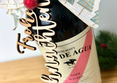 Mitarbeitergeschenke 17 Frohe Weihnachten Geschenkanhänger Weinflasche