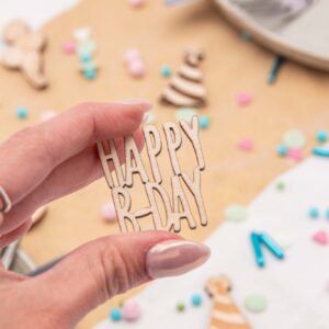 Streudeko zum Geburtstag / Partydeko / Tischdeko Geburtstags mit 2 Hütchen, Ballons, Törtchen und Schriftzug / Geburtstagstischdeko