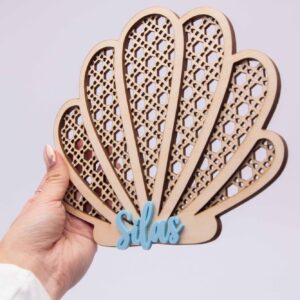 Rattan Muschel mit farbigem Namen