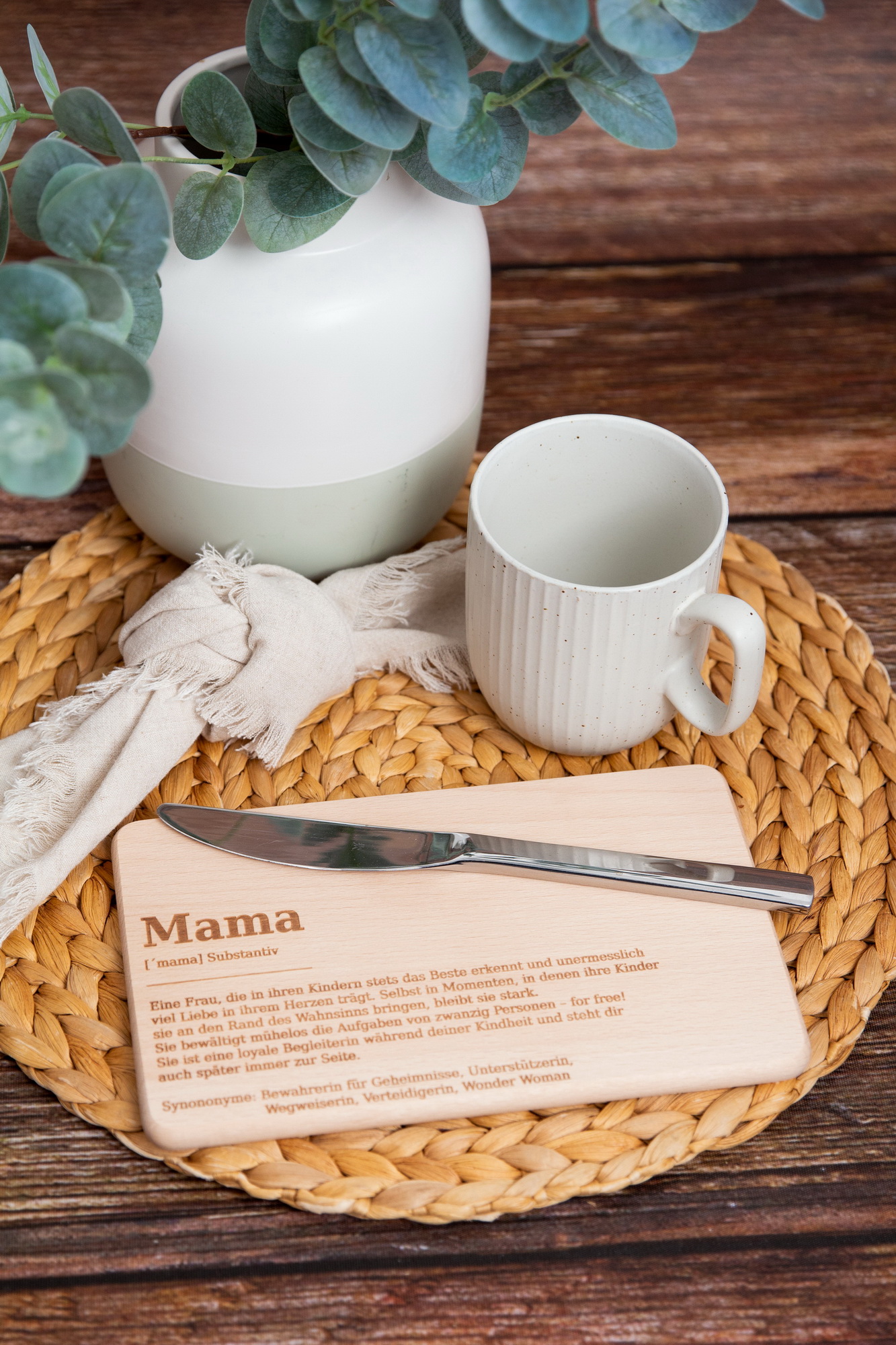 Muttertagsgeschenk für Mama - Brettchchen mit Mama-Definition. Mama - Unsere Heldin / Geburtstagsgeschenk / Ostergeschenk 8 Mama Brettchen mit Definition, Muttertagsgeschenk, Frühstücksbrettchen, Brotzeitbrett, Jausenbrett