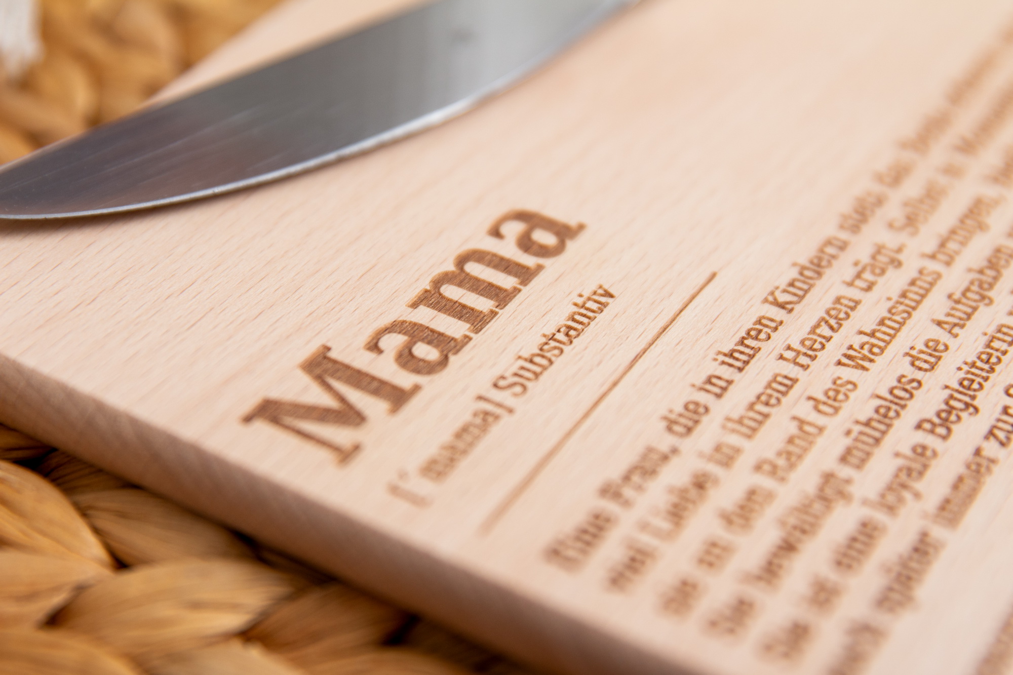 Muttertagsgeschenk für Mama - Brettchchen mit Mama-Definition. Mama - Unsere Heldin / Geburtstagsgeschenk / Ostergeschenk 7 Mama Brettchen mit Definition, Muttertagsgeschenk, Frühstücksbrettchen, Brotzeitbrett, Jausenbrett