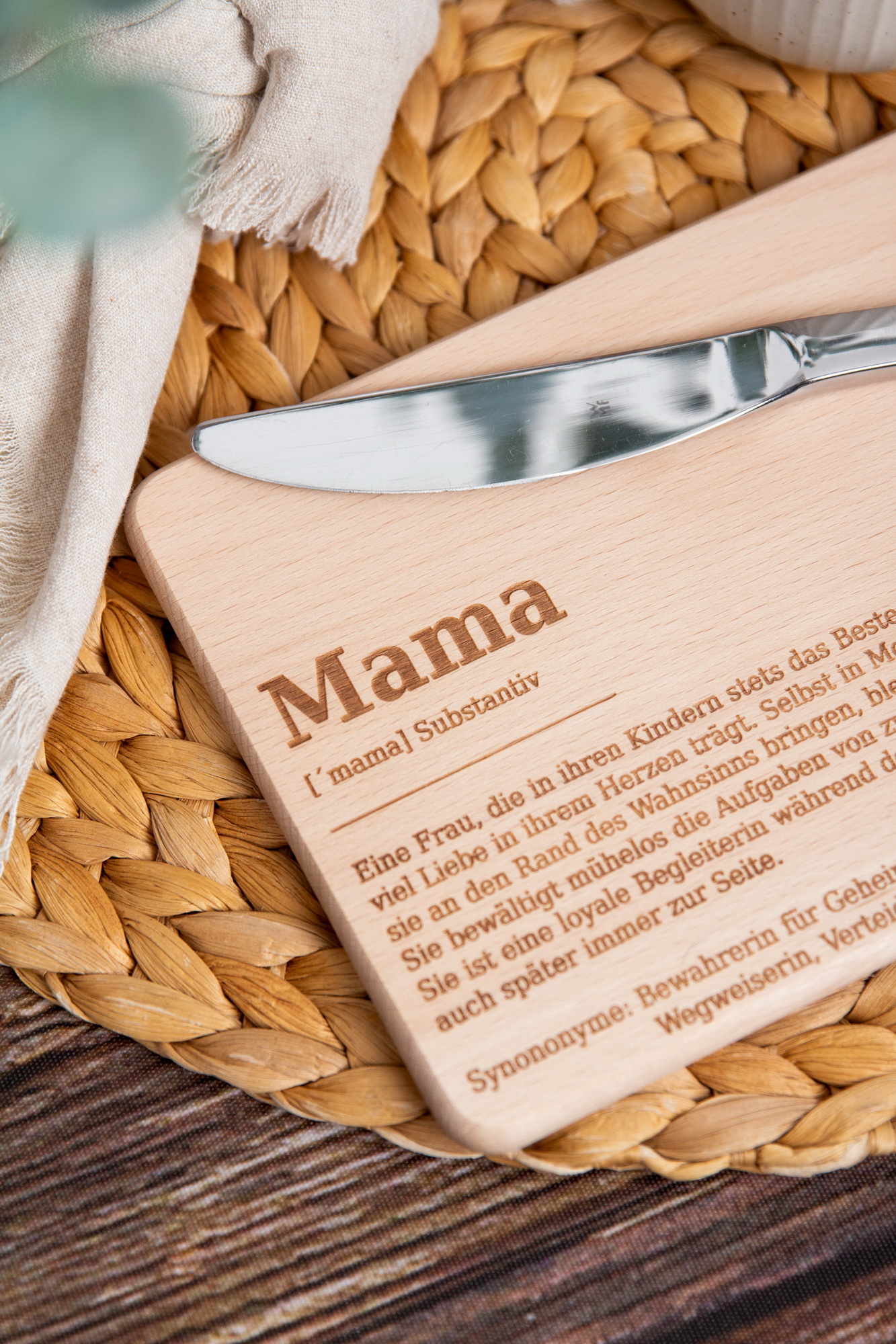 Muttertagsgeschenk für Mama - Brettchchen mit Mama-Definition. Mama - Unsere Heldin / Geburtstagsgeschenk / Ostergeschenk 6 Mama Brettchen mit Definition, Muttertagsgeschenk, Frühstücksbrettchen, Brotzeitbrett, Jausenbrett