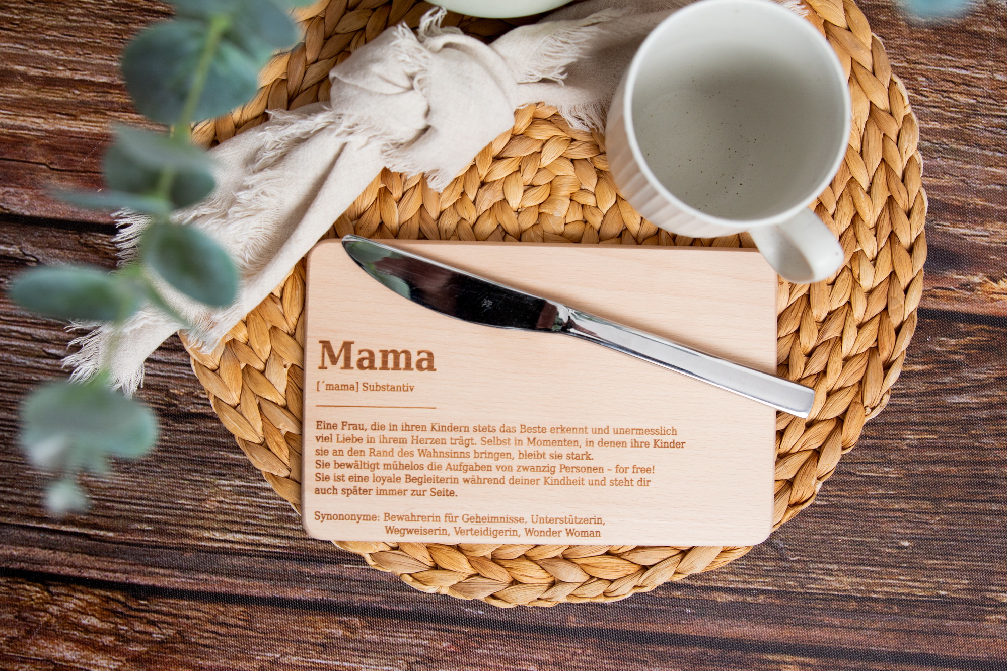 Muttertagsgeschenk für Mama - Brettchchen mit Mama-Definition. Mama - Unsere Heldin / Geburtstagsgeschenk / Ostergeschenk 5 Mama Brettchen mit Definition, Muttertagsgeschenk, Frühstücksbrettchen, Brotzeitbrett, Jausenbrett