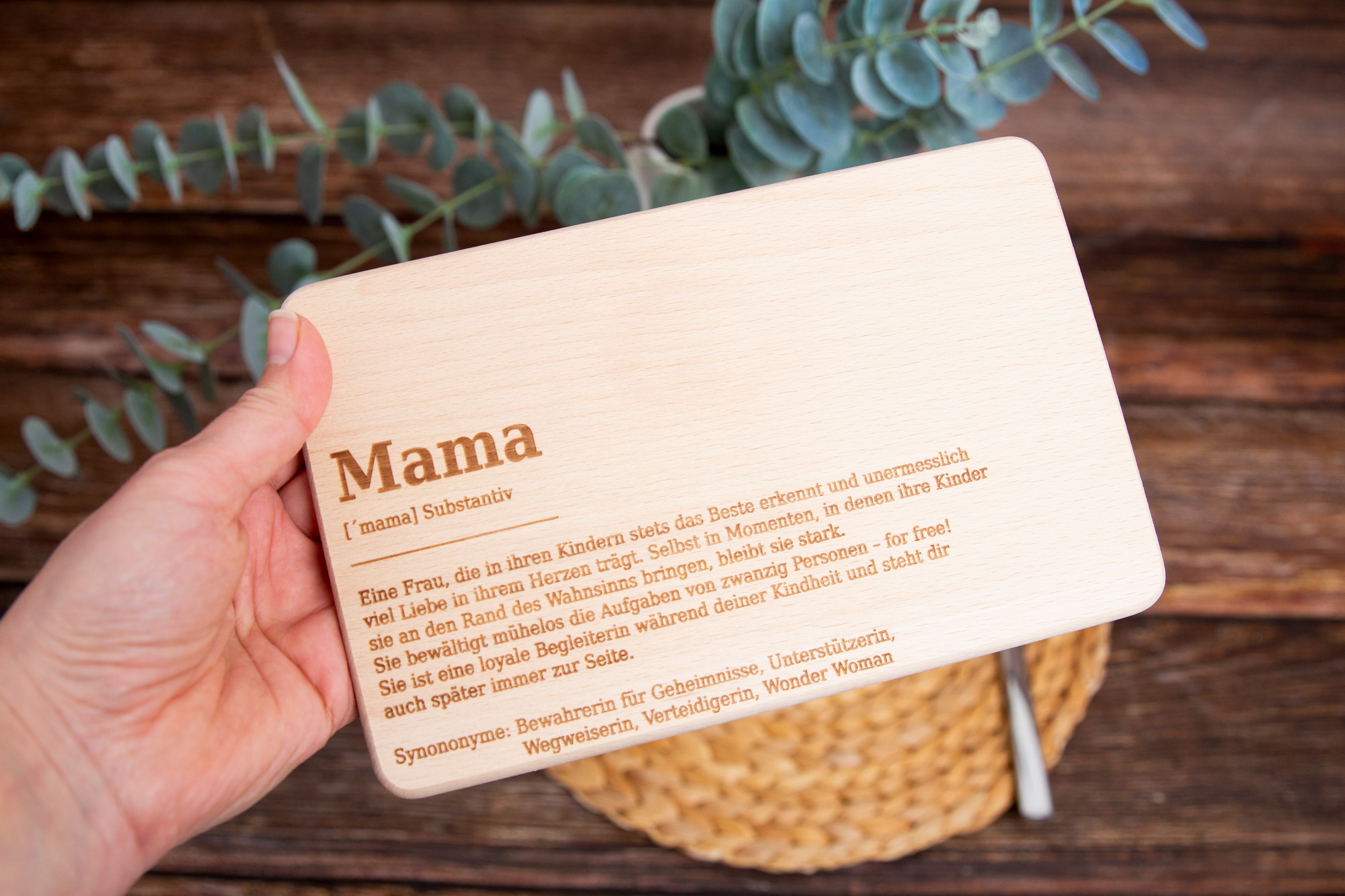 Muttertagsgeschenk für Mama - Brettchchen mit Mama-Definition. Mama - Unsere Heldin / Geburtstagsgeschenk / Ostergeschenk 4 Mama Brettchen mit Definition, Muttertagsgeschenk, Frühstücksbrettchen, Brotzeitbrett, Jausenbrett