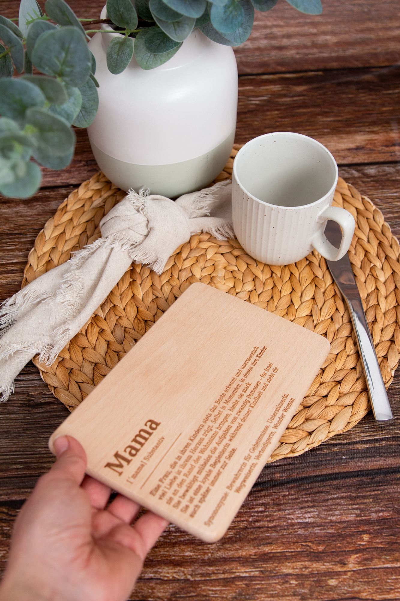 Muttertagsgeschenk für Mama - Brettchchen mit Mama-Definition. Mama - Unsere Heldin / Geburtstagsgeschenk / Ostergeschenk 3 Mama Brettchen mit Definition, Muttertagsgeschenk, Frühstücksbrettchen, Brotzeitbrett, Jausenbrett