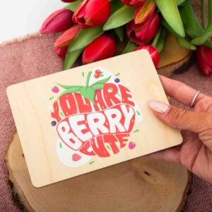 Holzpostkarte, Grußkarte, Postkarte You are berry cute, Postkarte aus Holz, Liebe, Erdbeere