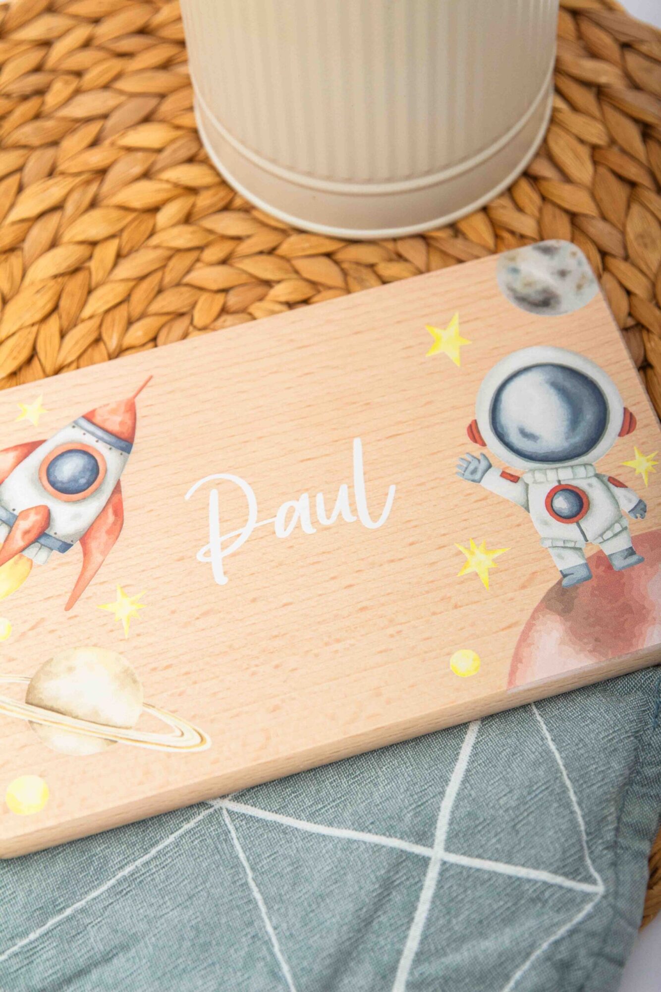 Holz-Brettchen für Kinder / Brotzeitbrett Astronaut / Schneidebrettchen Weltall 2 Brettchen Weltall, Brotzeitbrett Astronaut mit Name