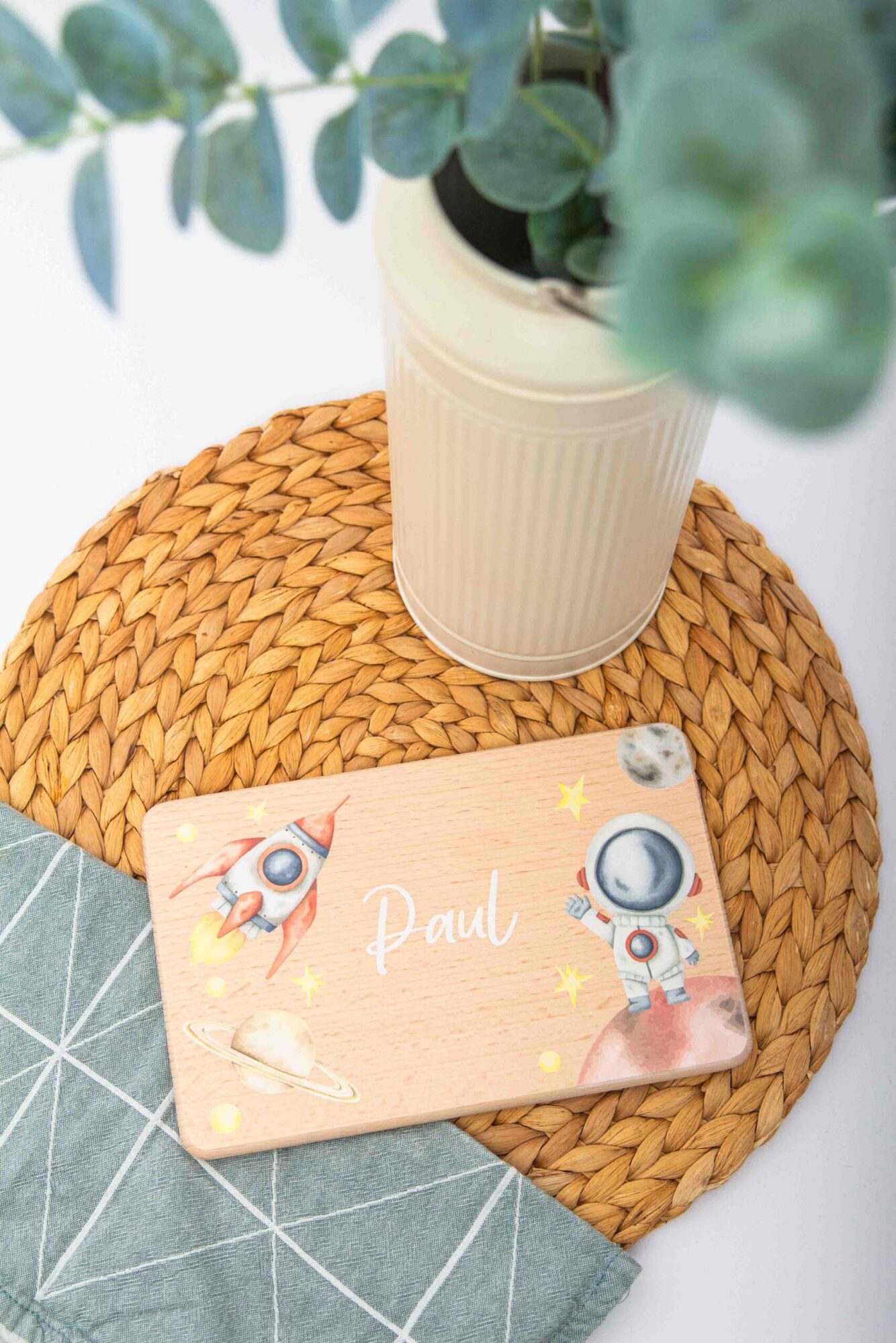 Holz-Brettchen für Kinder / Brotzeitbrett Astronaut / Schneidebrettchen Weltall 8 Brettchen Weltall, Brotzeitbrett Astronaut mit Name