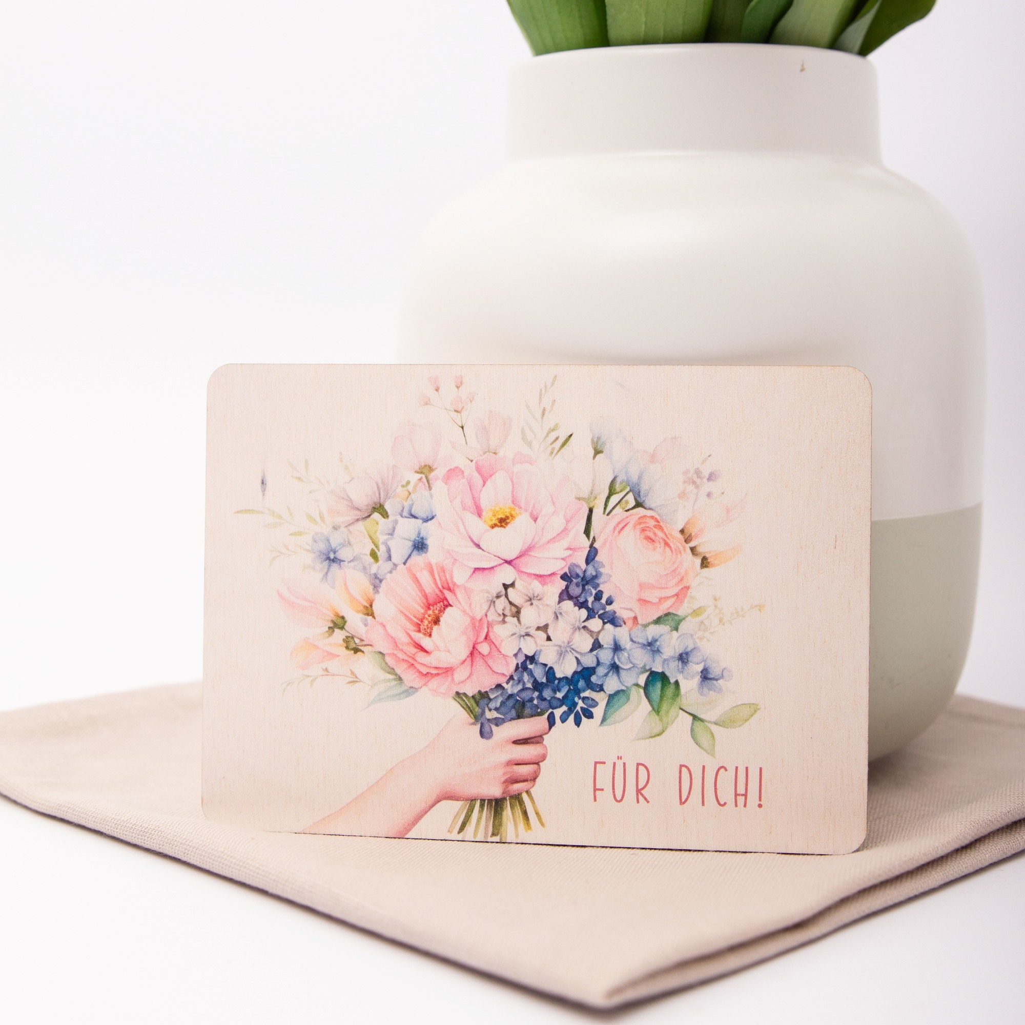 Nachhaltige Postkarte aus Echtholz – Für dich (Blumenstrauß) – Handgemacht in Deutschland 5 Postkarte aus Holz mit Blumenstrauß und Aufschrift Für dich!