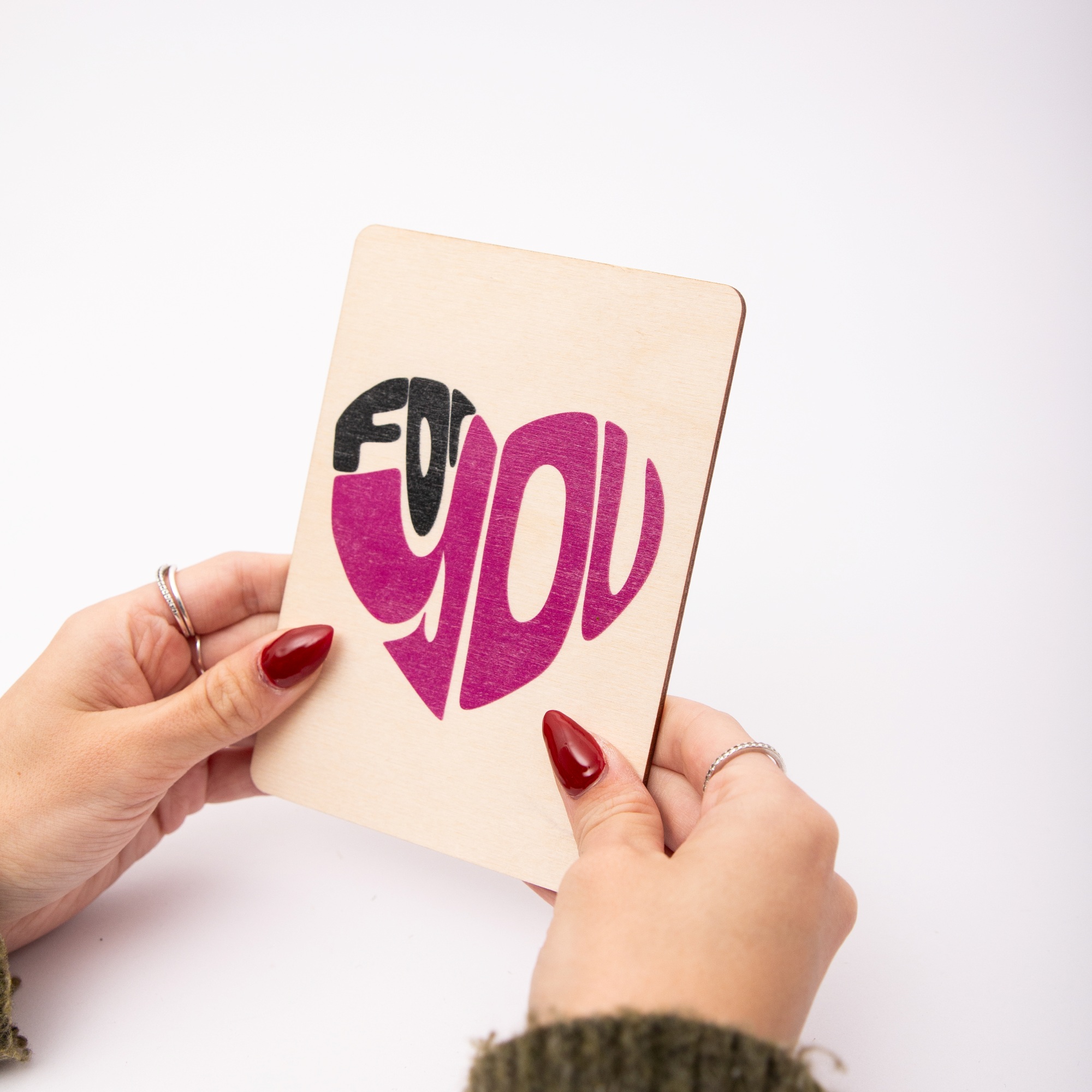 Nachhaltige Postkarte aus Echtholz – FOR YOU – Handgemacht in Deutschland 4 Postkarte aus Holz mit Aufdruck FOR YOU