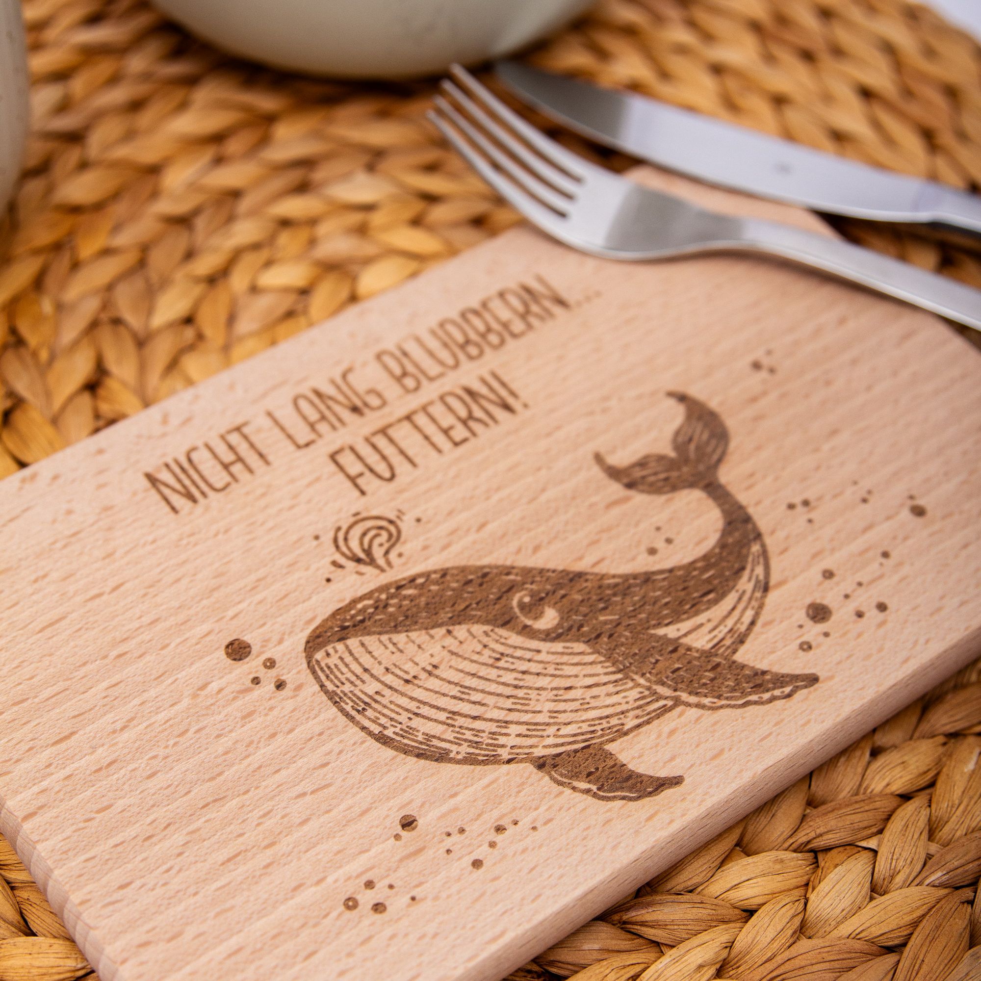 Wal Frühstücks-Brettchen / Nicht lang blubbern - futtern / Geschenkidee Kind / Urlaubsfeeling / Brotzeitbrett / Frühstücksbrett / Jausebrett 6 Nicht lang blubbern, futtern - Holzbrettchen, Brotzeitbrett, Jausebrettchen, Frühstücksbrett, Vollholzbrett