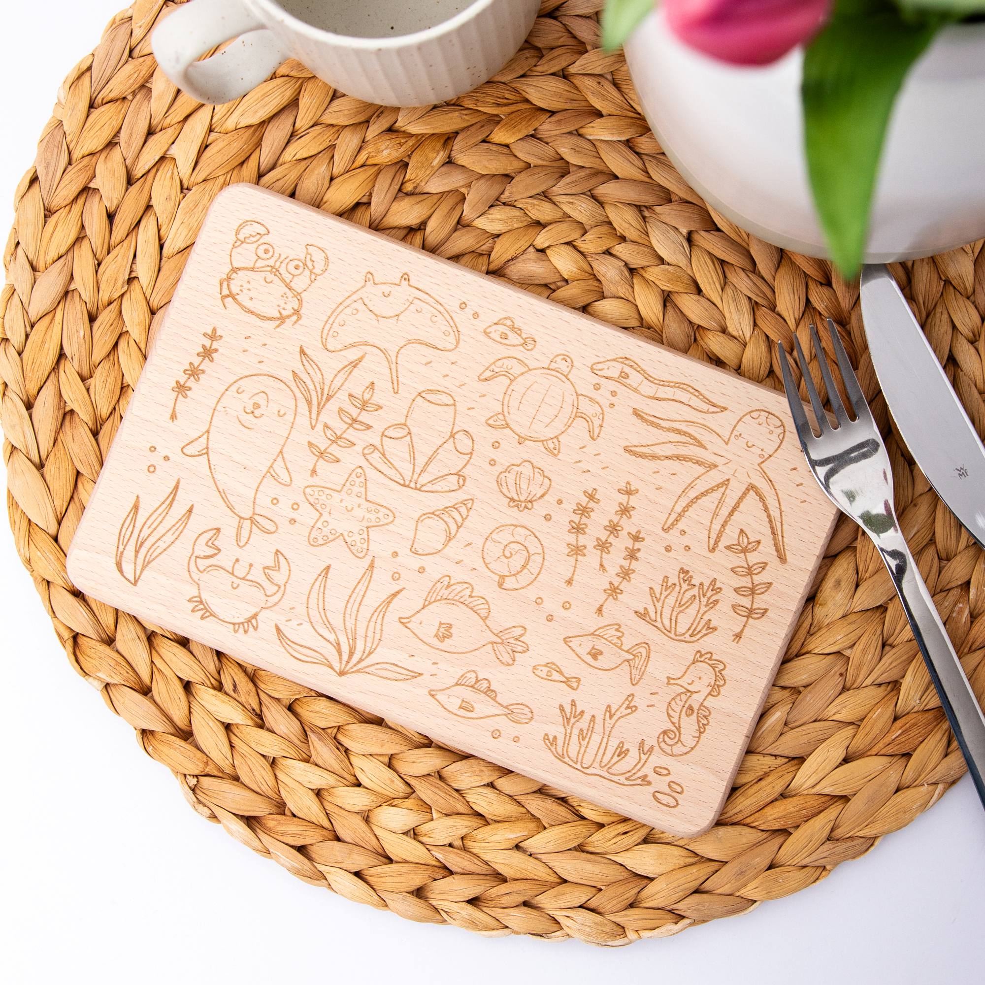 Holz-Brettchen für Kinder / Brotzeitbrett Meerestiere mit Name / Schneidebrettchen personalisiert / Meerestiere Brett mit Name / Meerestiere 1 Vollholzbrettchen Buche mit Gravur Thema Meerestiere