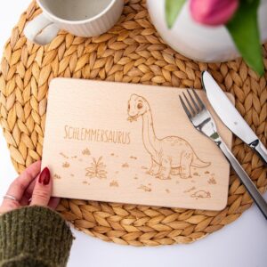 Vollholzbrett Frühstücksbrett Brotzeitbrett Schlemmersaurus mit Gravur