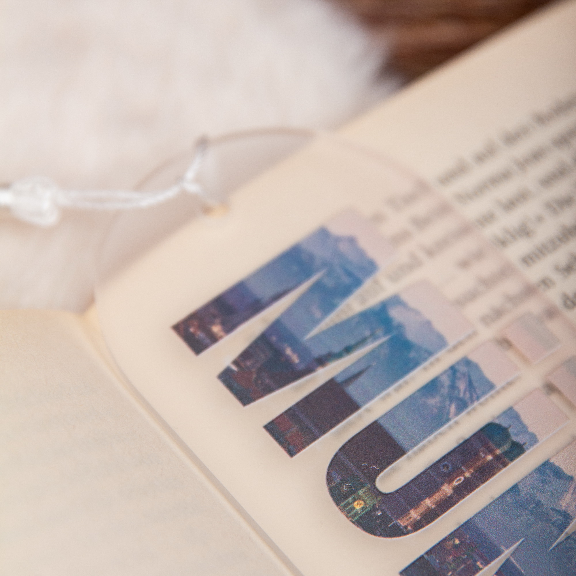 Lesezeichen Skyline München aus Milchglas Acryl mit München Panorama | Handgemacht 2 München Lesezeichen aus Acryl, München Skyline