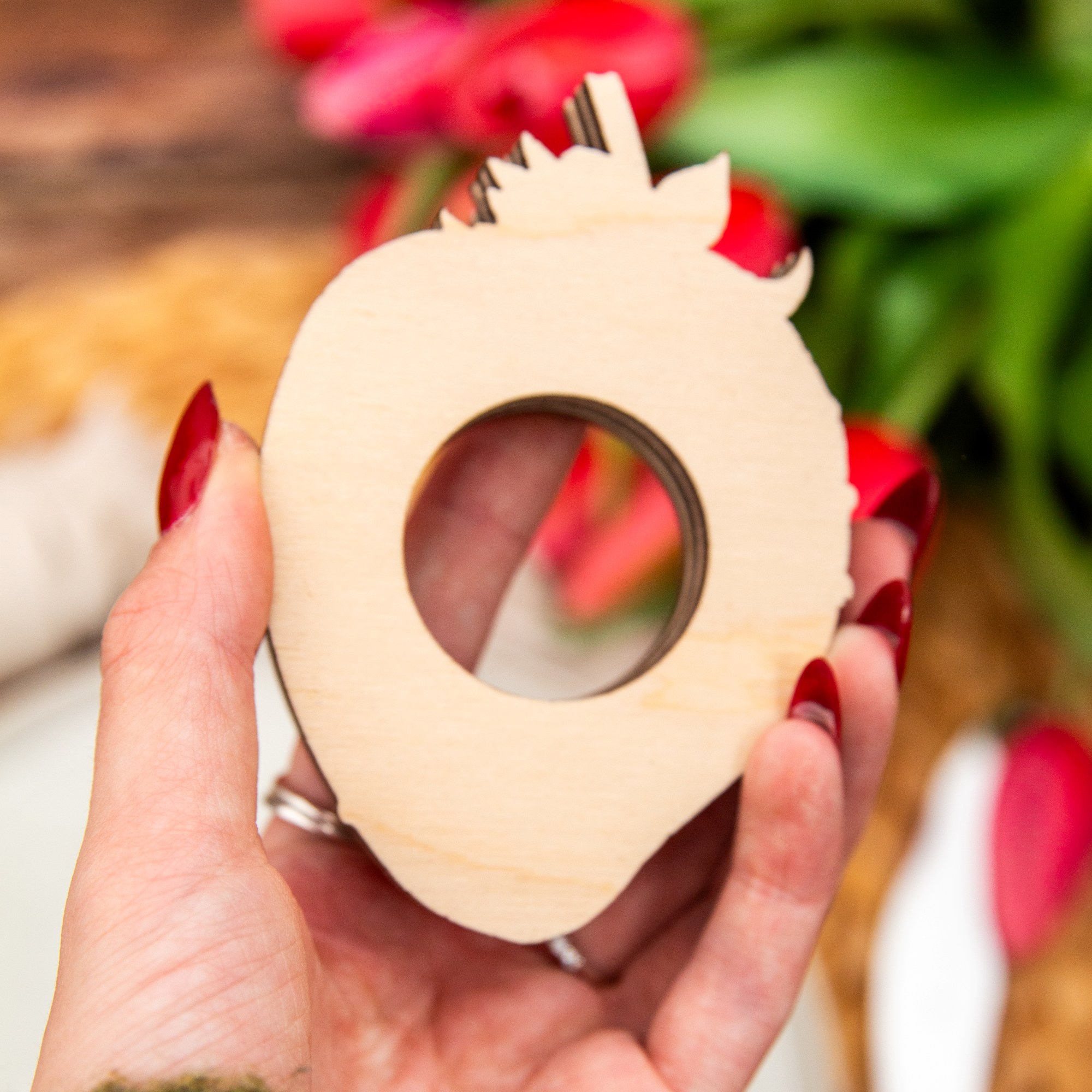 Erdbeer Eierbecher aus Holz | Handgemacht & Rustikal | Frühstücks-Deko Landhausstil | Nachhaltiges Produkt aus Leipzig 6 Erdbeer Eierbecher aus Holz | Handgemacht & Rustikal | Frühstücks-Deko Landhausstil | Nachhaltiges Produkt aus Leipzig – Bild 6