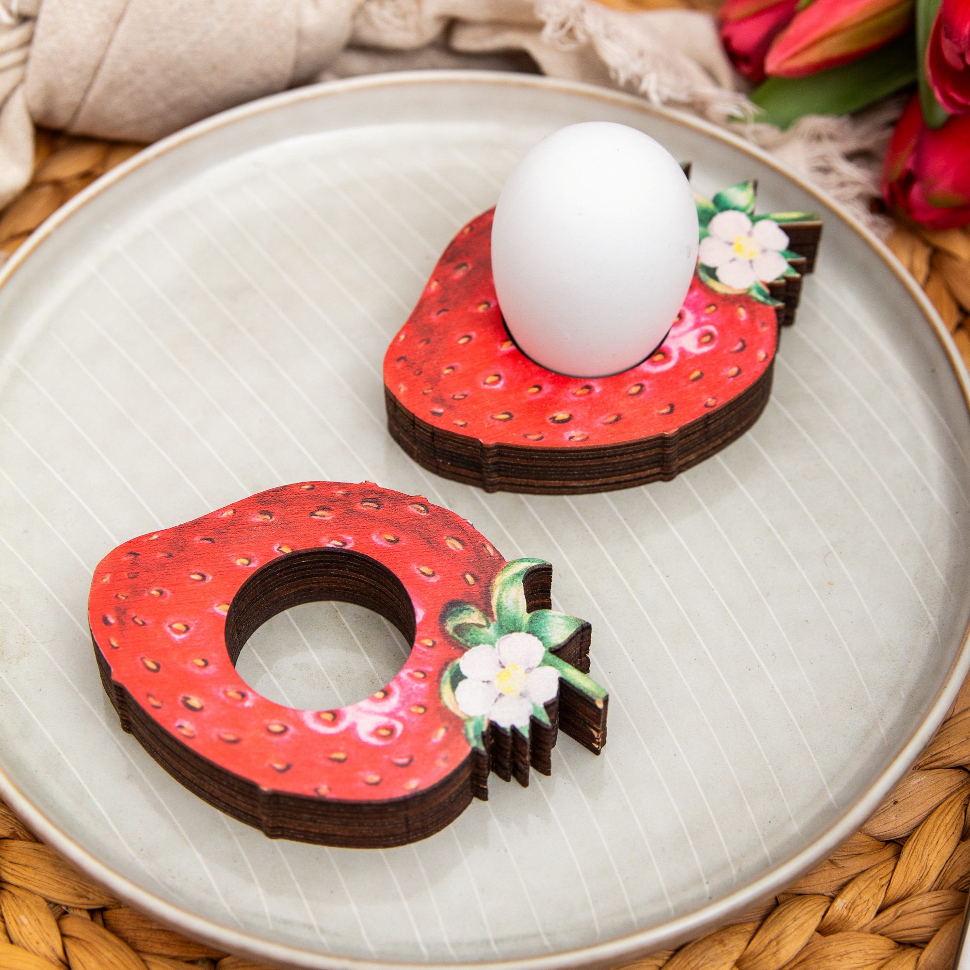 Erdbeer Eierbecher aus Holz | Handgemacht & Rustikal | Frühstücks-Deko Landhausstil | Nachhaltiges Produkt aus Leipzig 3 Erdbeer Eierbecher aus Holz | Handgemacht & Rustikal | Frühstücks-Deko Landhausstil | Nachhaltiges Produkt aus Leipzig – Bild 3