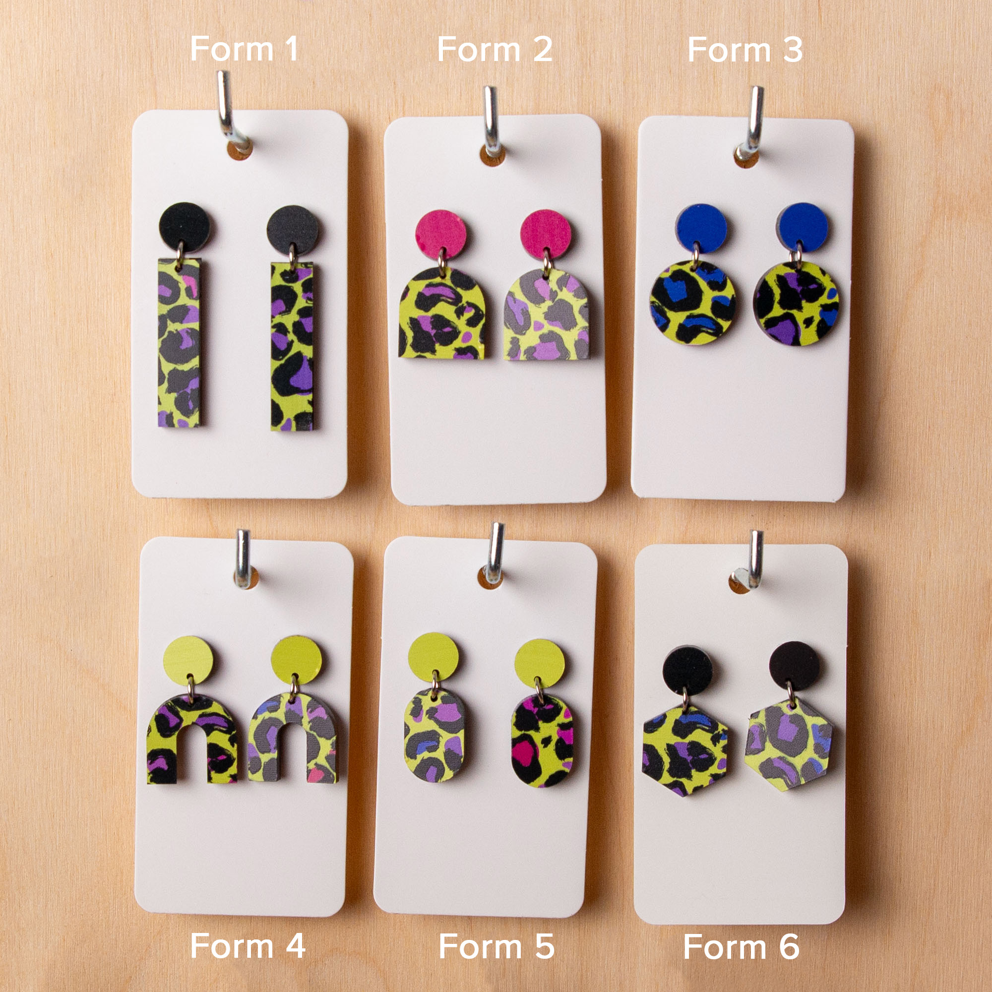 Neon Leo (Gelb) Ohrringe aus Acryl– Geometrische Ohrstecker in 6 Formen – Handgemachte Holz-Accessoires – Made in Leipzig 2 Neon Leo Ohrringe aus Acryl, geometrische Ohrringe Acryl, handgemachter Schmuck aus Leipzig, Ohrstecker Leo aus Acryl