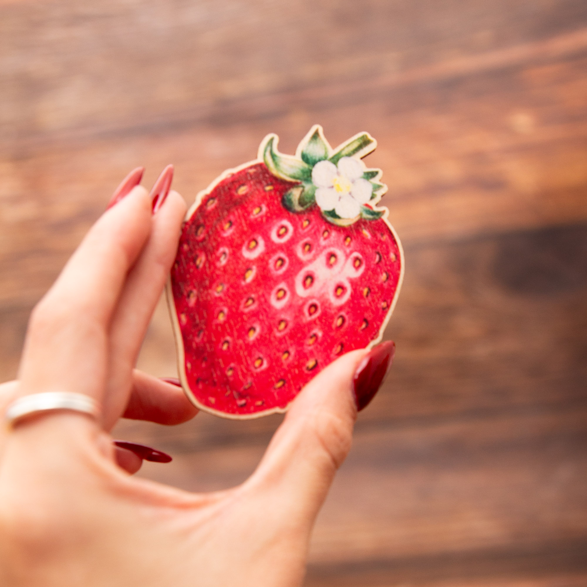 Personalisierter Holzmagnet Erdbeere & Wunschname – Fruchtiger Kühlschrankmagnet rund – Geschenk Einzug & Sommerdeko – Made in Leipzig 5 Holzmagnet, Magnet aus Holz, Erdbeere