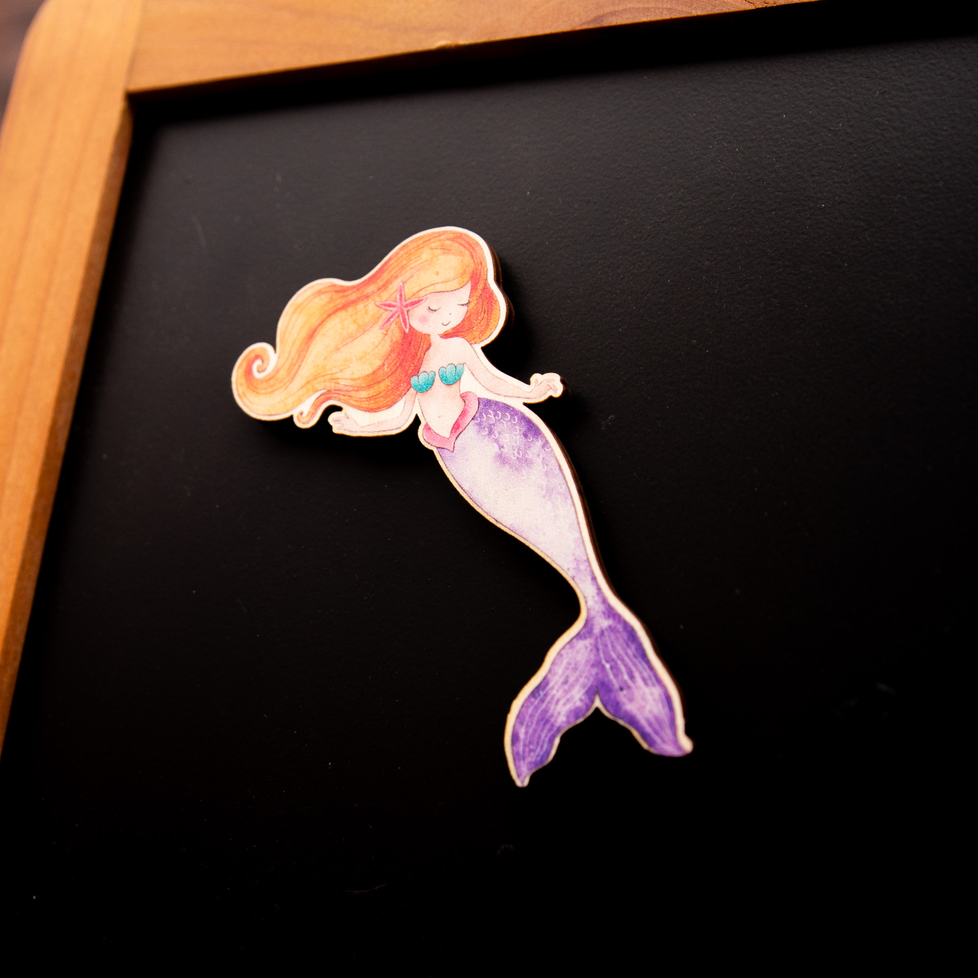 Holzmagnet Meerjungfrau rund – Maritimer Kühlschrankmagnet aus Birkenholz – Geschenk für Nixen & Meereskinder – Made in Leipzig 8 Magnet Meerjungfrau aus Holz, Holzmagnet