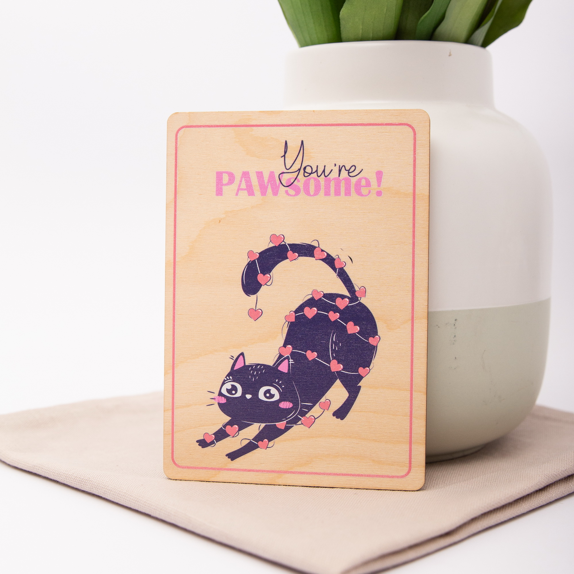 Holzpostkarte „You’re Pawsome“ – Lustiges Katzen Motiv – Geschenk für Katzenliebhaber aus Birkenholz A6 – Witziges Kompliment 1 Holzpostkarte Herz Katze You re pawsome
