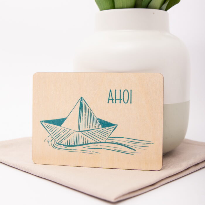 Holzpostkarte Ahoi mit Papierboot