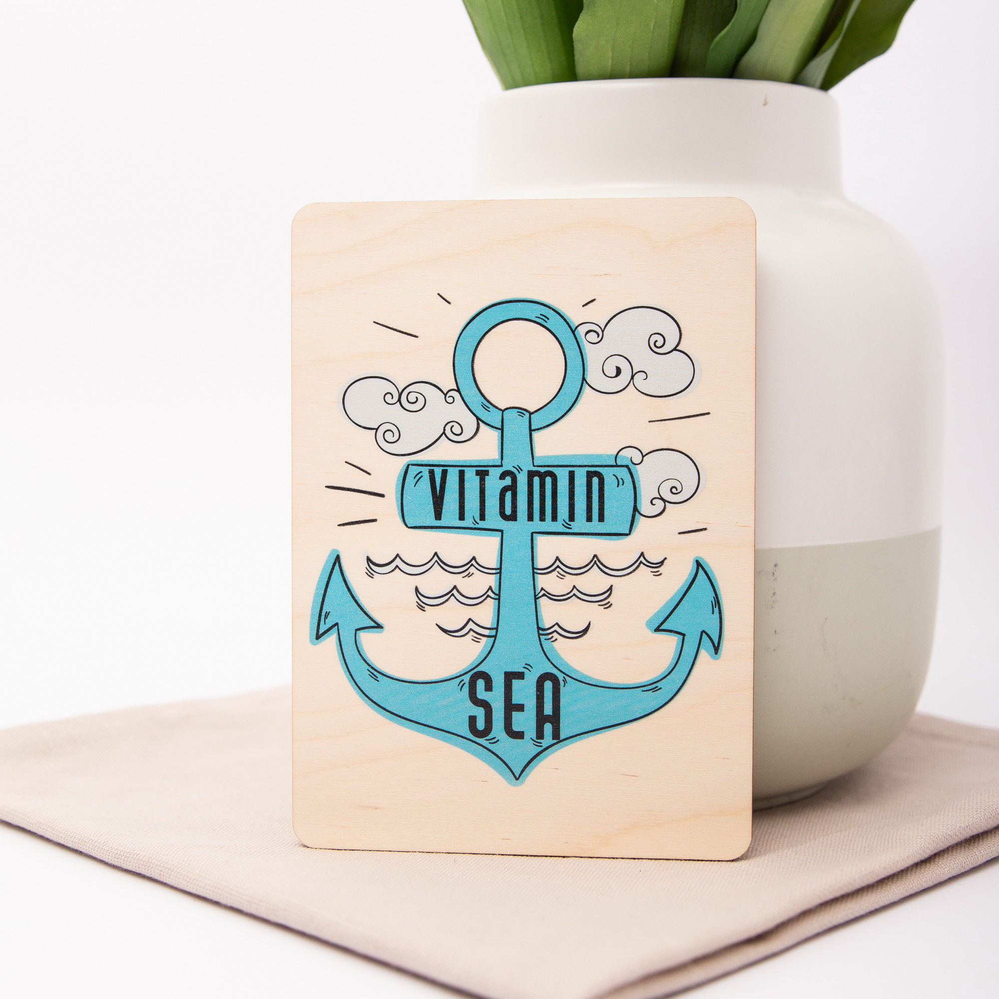 Holzpostkarte „Vitamin Sea“ – Anker Motiv – Maritimes Geschenk aus Birkenholz A6 – Urlaubsgruß & Küsten-Deko 1 Holzpostkarte Anker mit Spruch Vitamin Sea