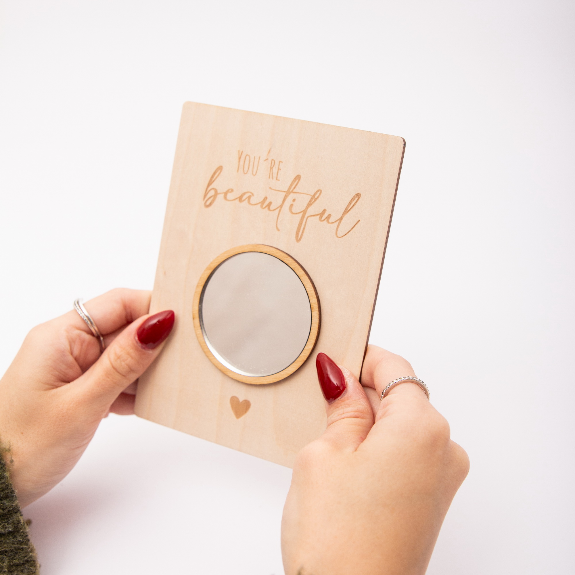 Holzpostkarte mit Spiegel „You’re Beautiful“ – Affirmation & Geschenk für Frauen – Birkenholz A6 – Selflove Deko 3 You´re beautiful Holzpostkarte mit Spiegel