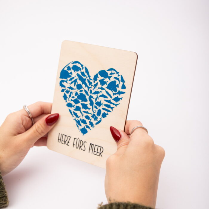 Holzpostkarte Herz fürs Meer mit Herz aus Meerestieren