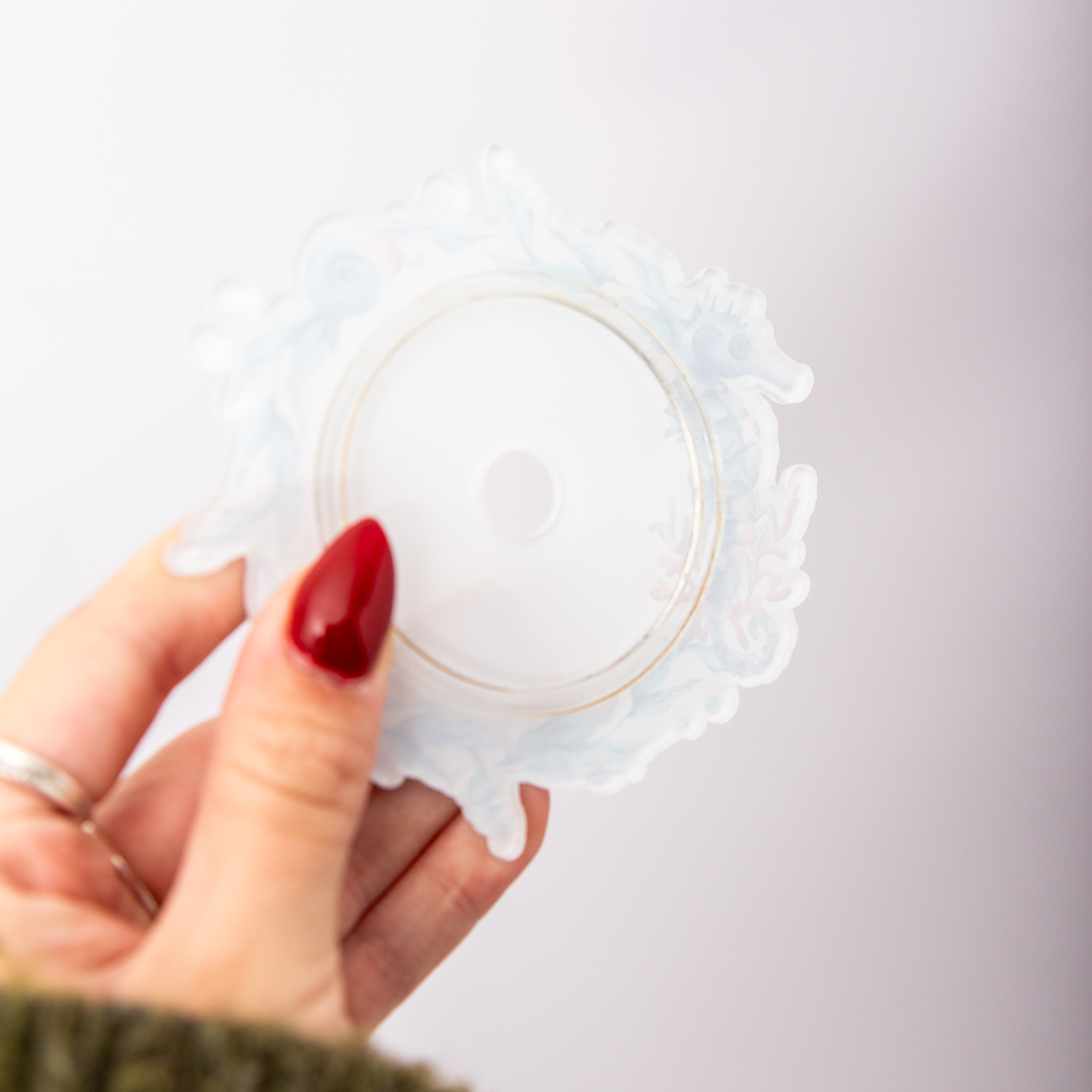 Glasdeckel „Seepferdchen“ – Maritimer Insektenschutz für Gläser & Tassen – Getränkeabdeckung aus Holz oder Acryl – Handgemacht in Leipzig 3 Glasdeckel für den Sommer, Insektenschutz getränk, Wein, Glas, Mit Loch und ohne Loch