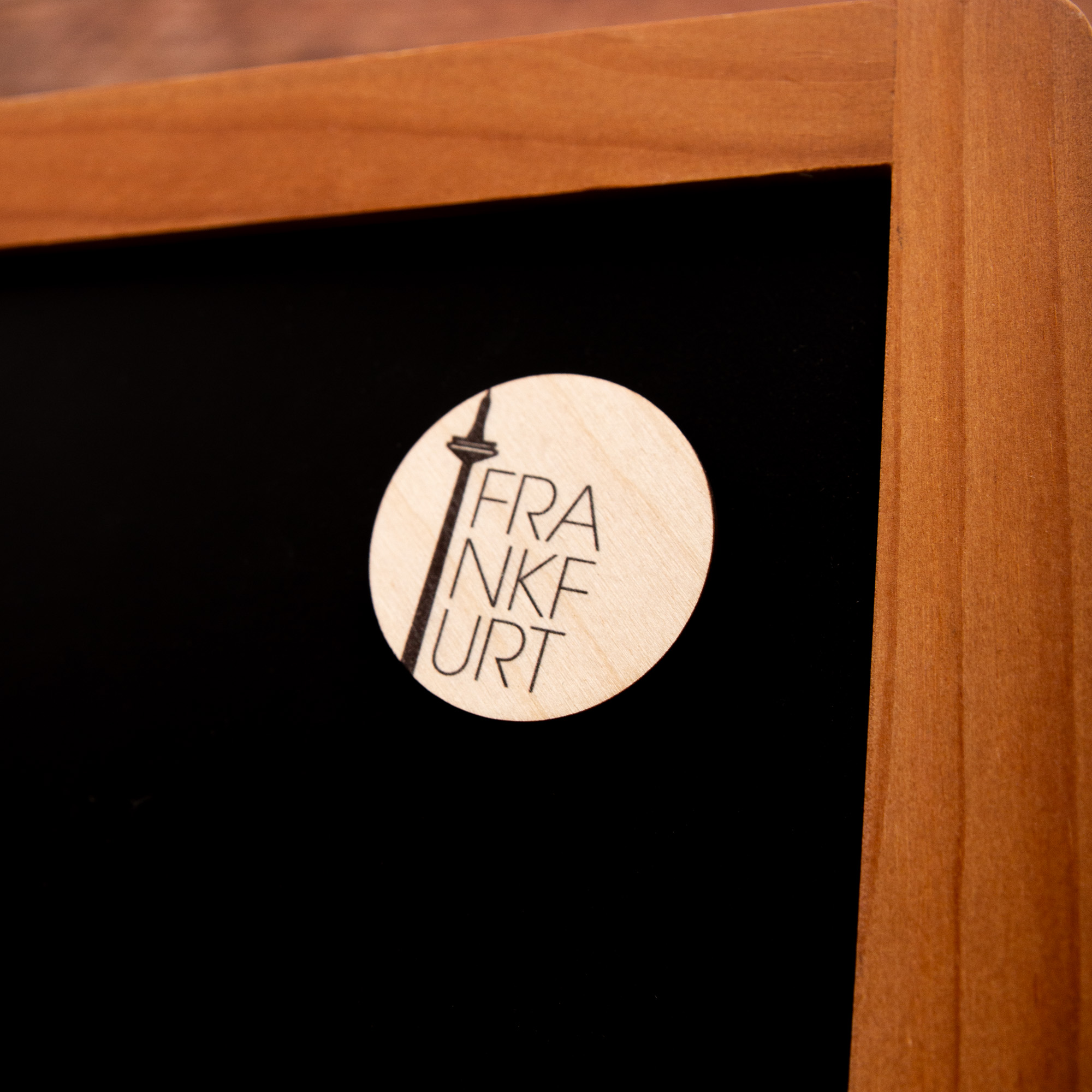 Personalisierter Holzmagnet Typografie | Wunschstadt & Wunschname | Individuelles Geschenk aus Holz | Made in Leipzig 8 Magnet aus Holz Frankfurt Stadtname mit TYPO