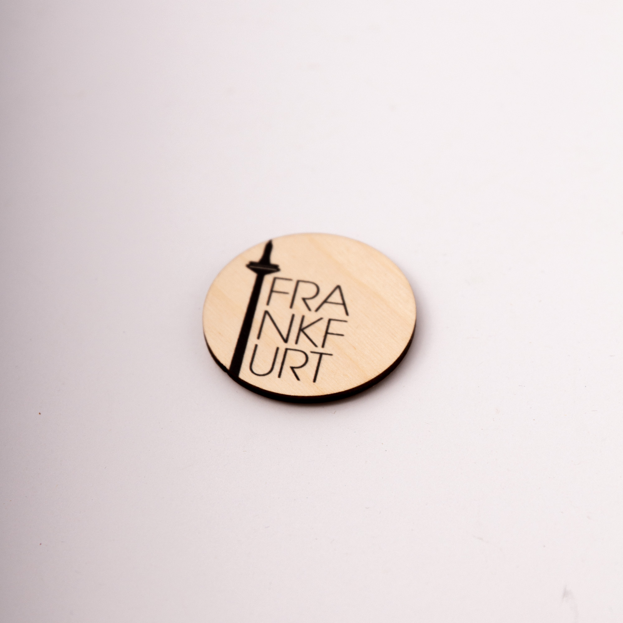 Personalisierter Holzmagnet Typografie | Wunschstadt & Wunschname | Individuelles Geschenk aus Holz | Made in Leipzig 4 Magnet aus Holz Frankfurt Stadtname mit TYPO
