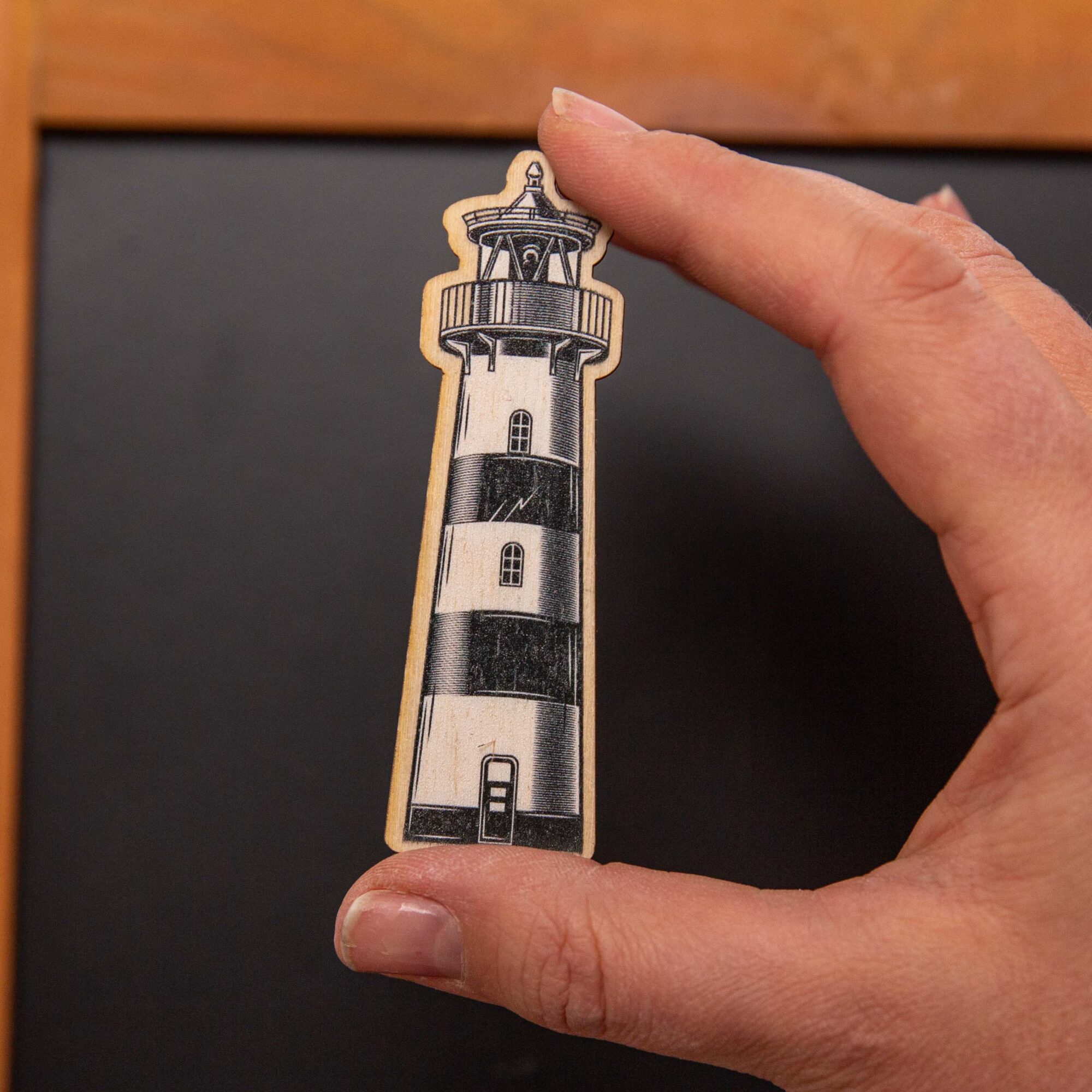Personalisierter Holzmagnet Leuchtturm & Wunschname – Maritimer Kühlschrankmagnet rund – Geschenk Einzug & Küstenliebe – Made in Leipzig 3 Magnet aus Holz, Holzmagnet Leuchtturm
