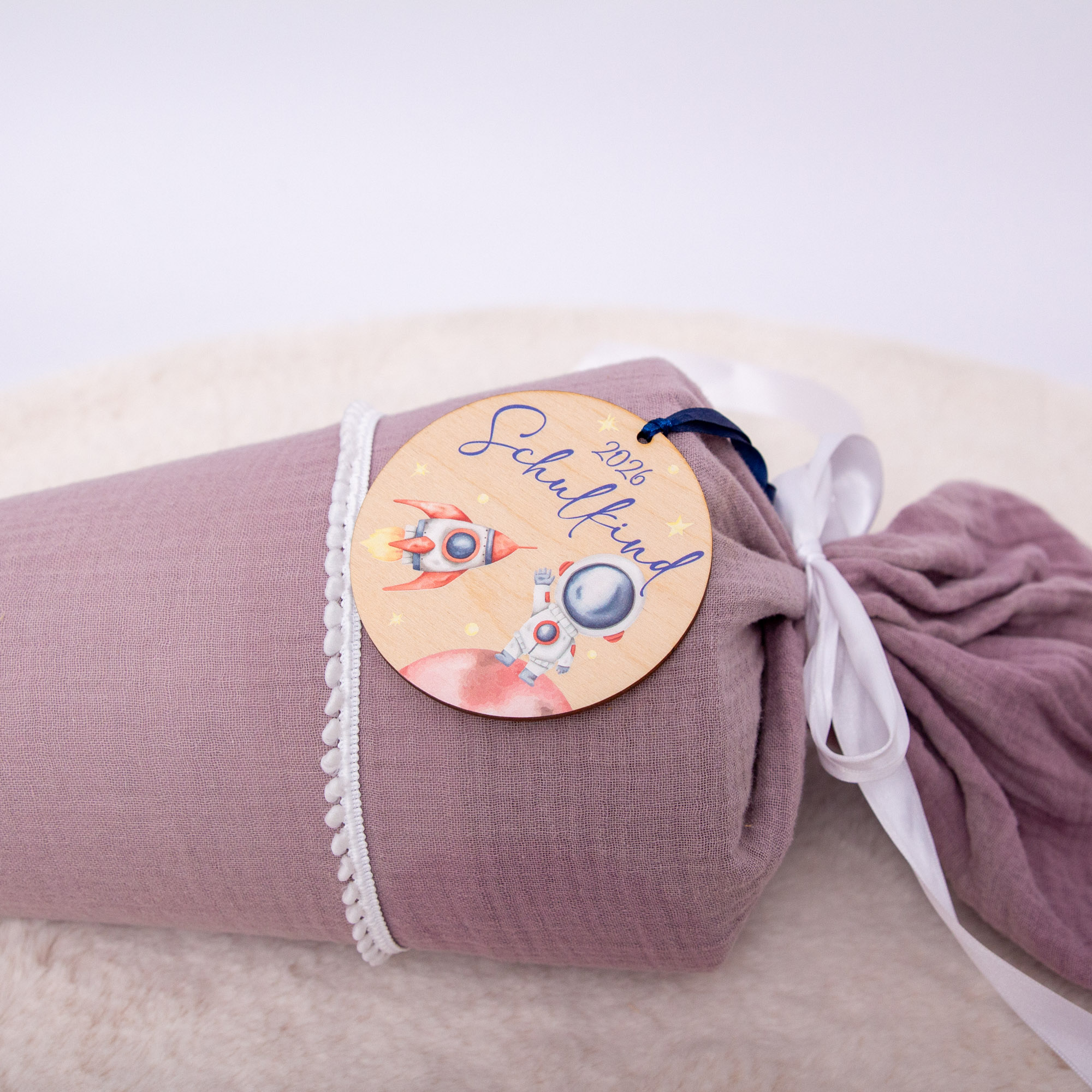 Astronaut Zuckertütenanhänger / Namensanhänger Einschulung 2026 / Zuckertütenanhänger aus Holz / Geschenkanhänger 13 Schulkind 2026 Astronaut, Einschulung Weltall, Zuckertütenanhänger