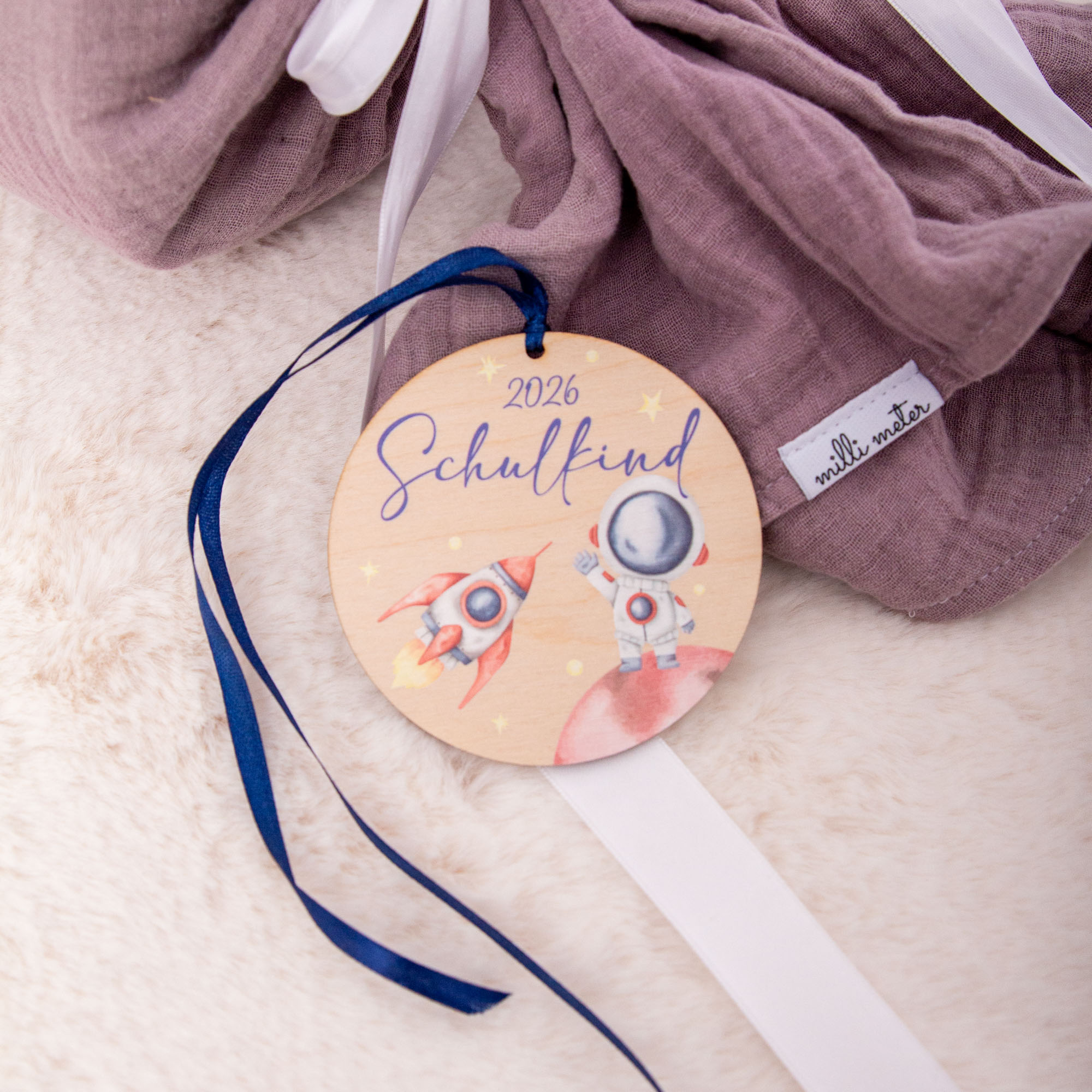 Astronaut Zuckertütenanhänger / Namensanhänger Einschulung 2026 / Zuckertütenanhänger aus Holz / Geschenkanhänger 10 Schulkind 2026 Astronaut, Einschulung Weltall, Zuckertütenanhänger