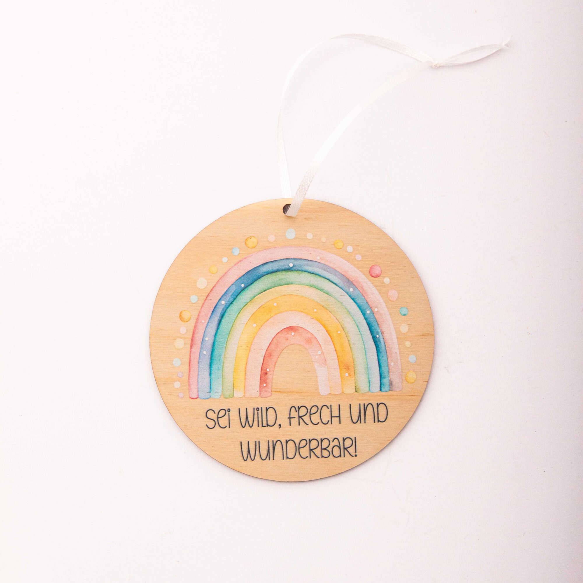 Affirmationsanhänger Holz „Sei wild frech und wunderbar“ – Regenbogen Mutmacher für Kinder – Glücksbringer & Taschenanhänger – Handgemacht in Leipzig 2 Affirmationsanhänger aus Holz, Affirmation Kinder, Geschenkanhänger, Regenbogen - wei wild, frech und wunderbar