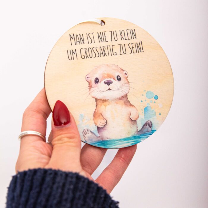 Affirmationsanhänger aus Holz, Affirmation Kinder, Geschenkanhänger, Otter - Man ist nie zu klein um grossartig zu sein