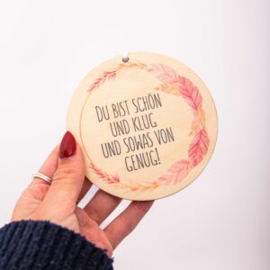 Affirmationsanhänger aus Holz, Affirmation Kinder, Geschenkanhänger, Blumenkranz - Du bist schön, klug und sowas von genug