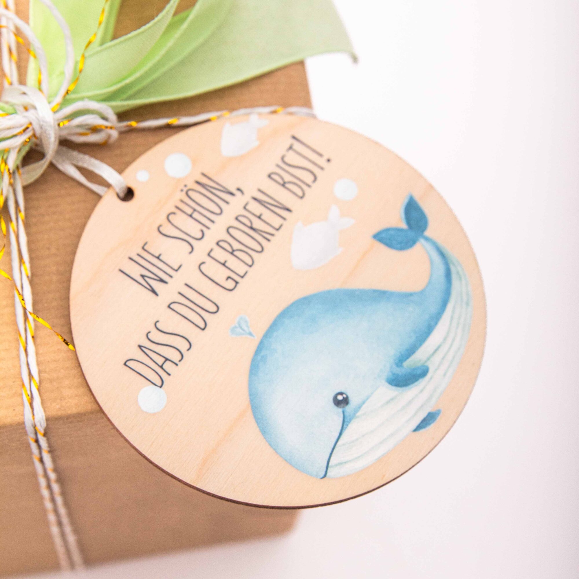 Design-Holzanhänger Wal „Wie schön, dass du geboren bist“ – Emotionales Geschenk & Glücksbringer – Handgemacht in Leipzig 3 Affirmationsanhänger aus Holz, Affirmation Kinder, Geschenkanhänger, Wal - Wie schön, dass du geboren bist