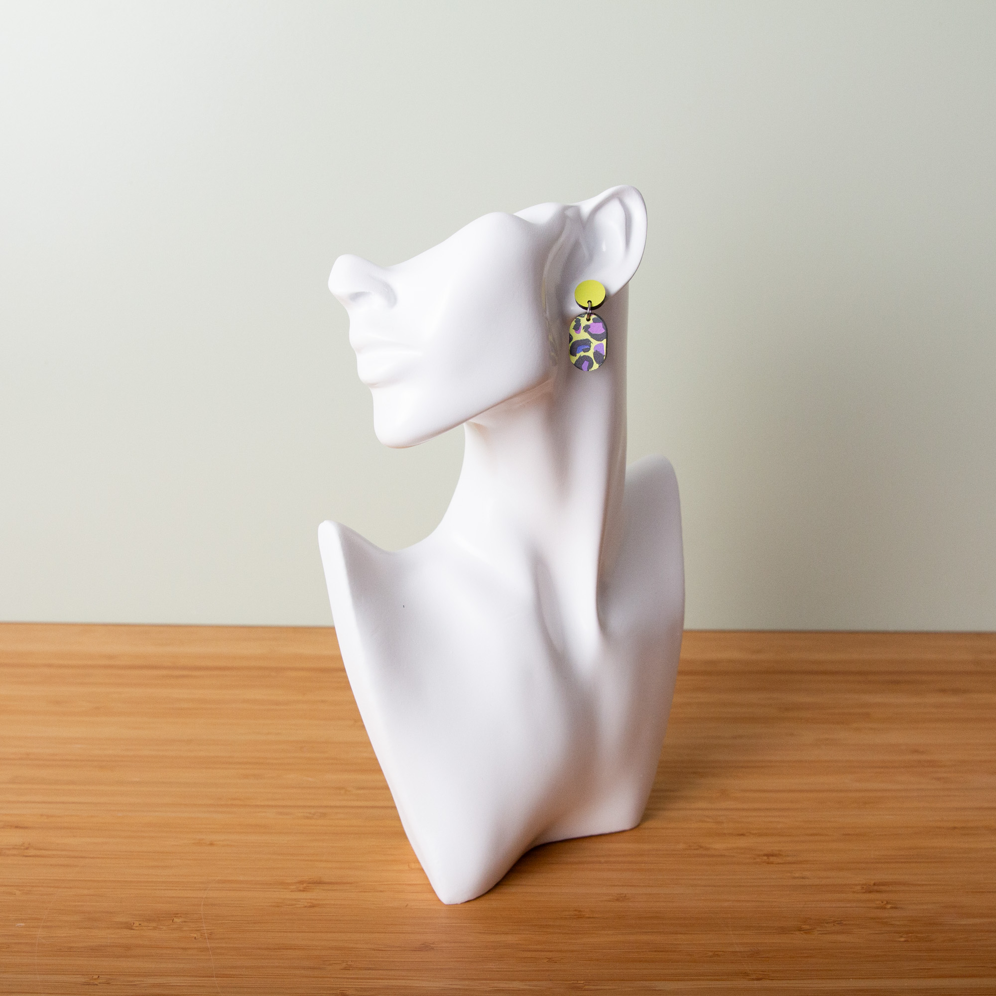 Neon Leo (Gelb) Ohrringe aus Acryl– Geometrische Ohrstecker in 6 Formen – Handgemachte Holz-Accessoires – Made in Leipzig 16 Neon Leo Ohrringe aus Acryl, geometrische Ohrringe Acryl, handgemachter Schmuck aus Leipzig, Ohrstecker Leo aus Acryl