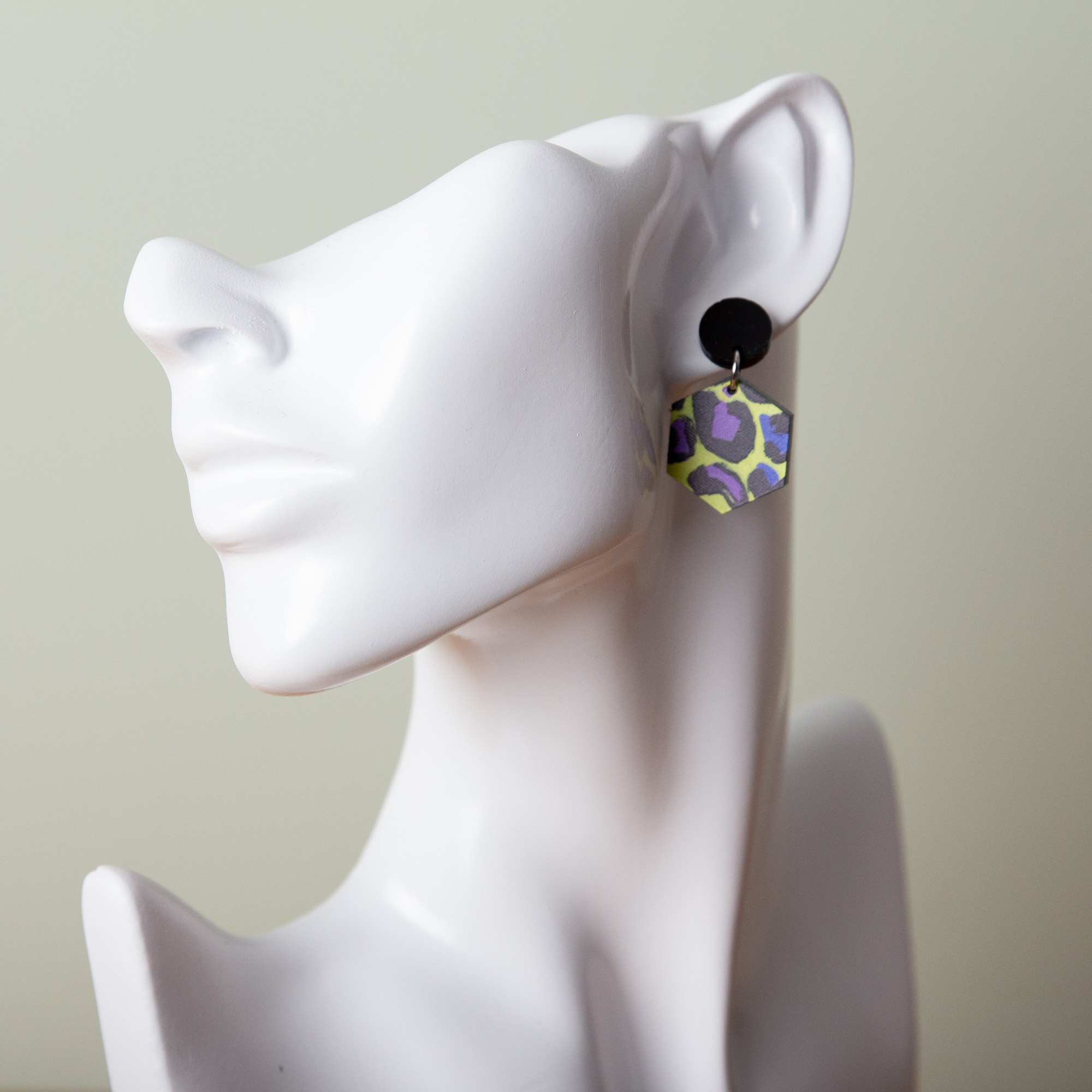 Neon Leo (Gelb) Ohrringe aus Acryl– Geometrische Ohrstecker in 6 Formen – Handgemachte Holz-Accessoires – Made in Leipzig 18 Neon Leo Ohrringe aus Acryl, geometrische Ohrringe Acryl, handgemachter Schmuck aus Leipzig, Ohrstecker Leo aus Acryl