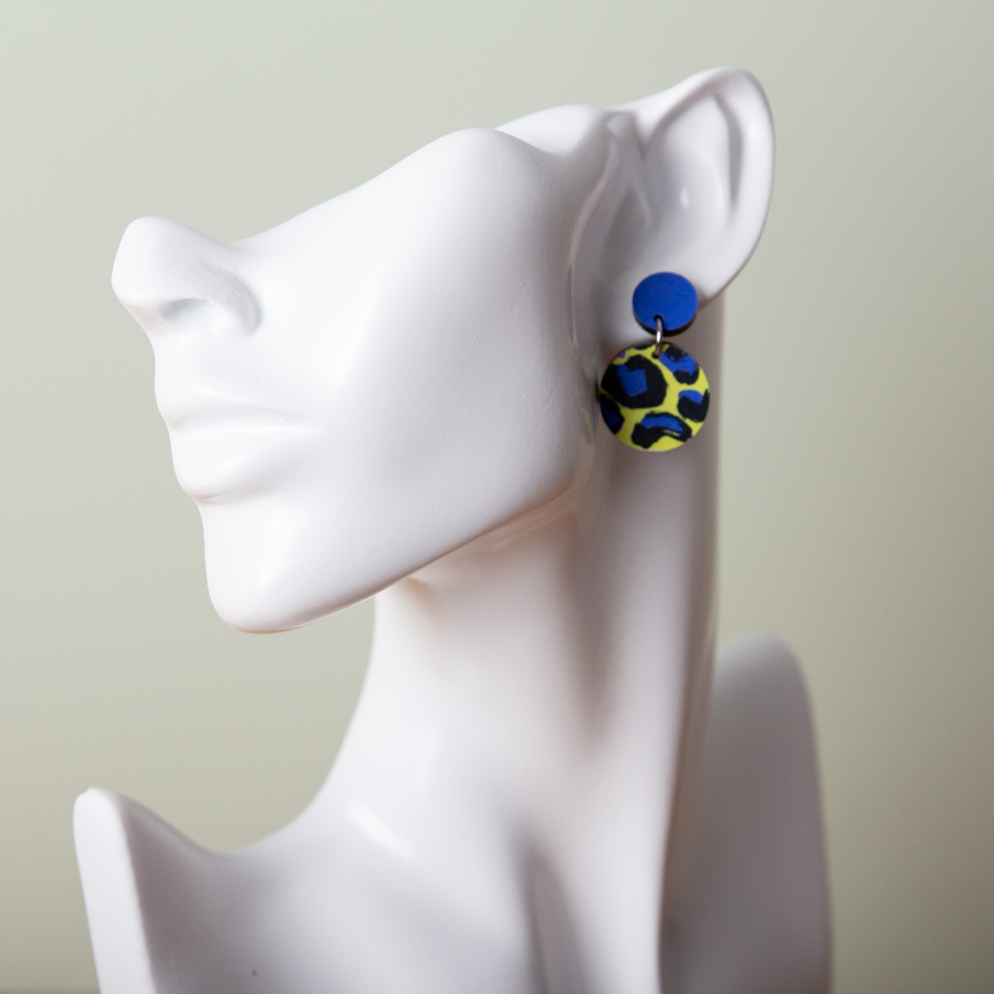 Neon Leo (Gelb) Ohrringe aus Acryl– Geometrische Ohrstecker in 6 Formen – Handgemachte Holz-Accessoires – Made in Leipzig 10 Neon Leo Ohrringe aus Acryl, geometrische Ohrringe Acryl, handgemachter Schmuck aus Leipzig, Ohrstecker Leo aus Acryl