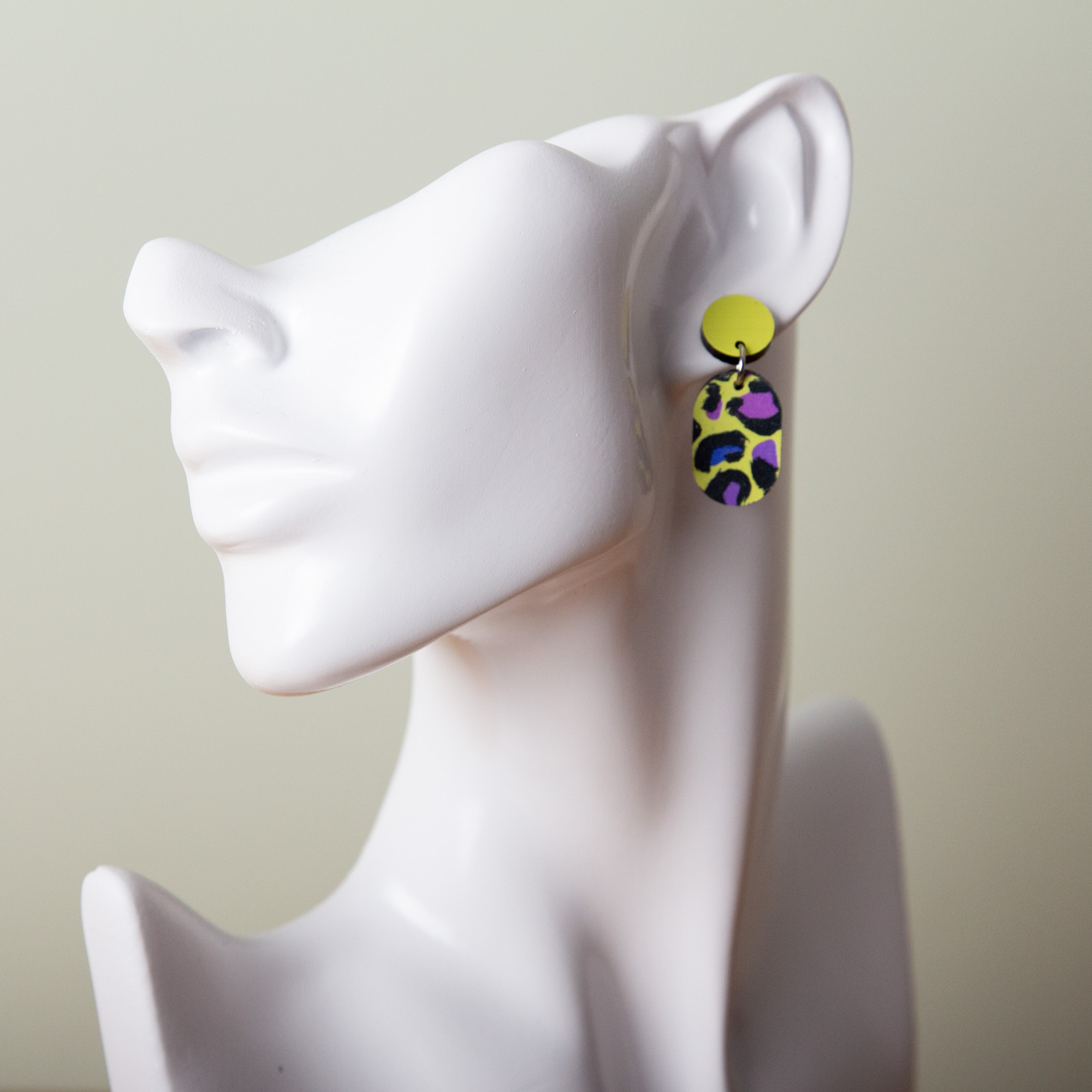 Neon Leo (Gelb) Ohrringe aus Acryl– Geometrische Ohrstecker in 6 Formen – Handgemachte Holz-Accessoires – Made in Leipzig 15 Neon Leo Ohrringe aus Acryl, geometrische Ohrringe Acryl, handgemachter Schmuck aus Leipzig, Ohrstecker Leo aus Acryl