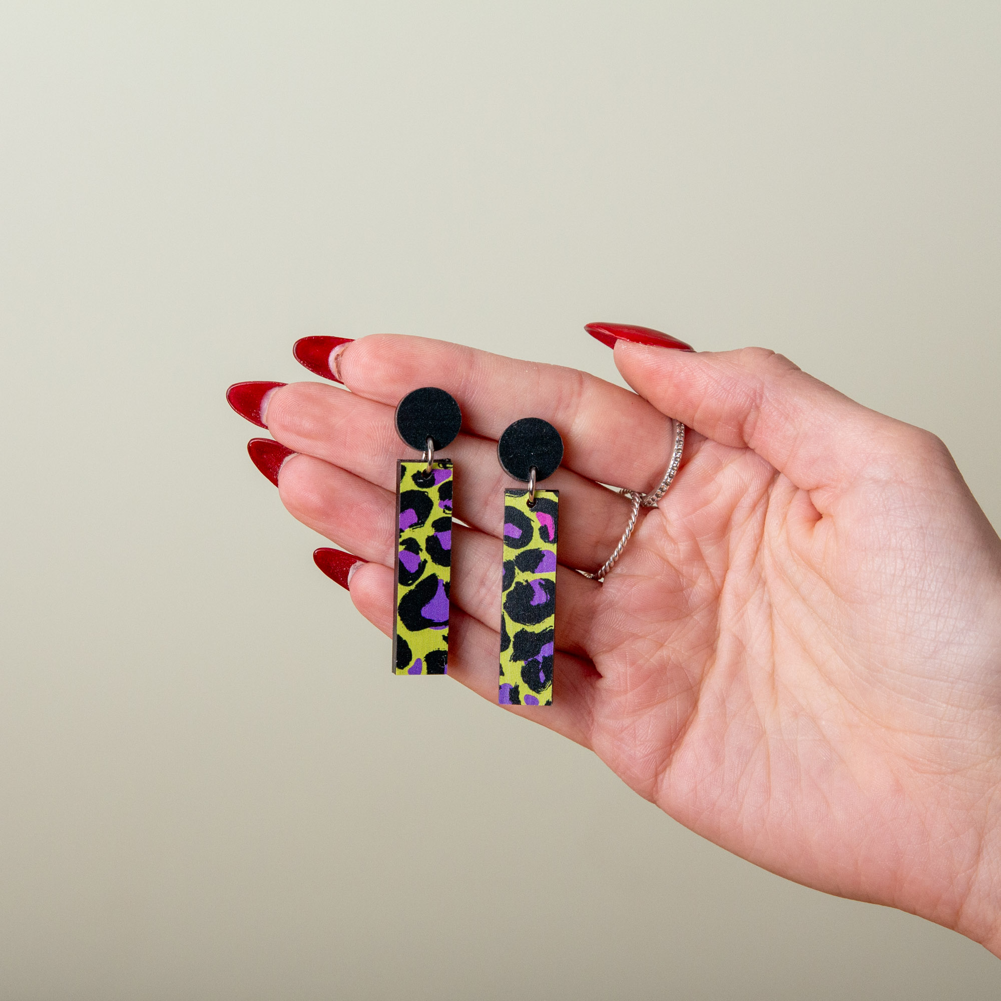 Neon Leo (Gelb) Ohrringe aus Acryl– Geometrische Ohrstecker in 6 Formen – Handgemachte Holz-Accessoires – Made in Leipzig 5 Neon Leo Ohrringe aus Acryl, geometrische Ohrringe Acryl, handgemachter Schmuck aus Leipzig, Ohrstecker Leo aus Acryl