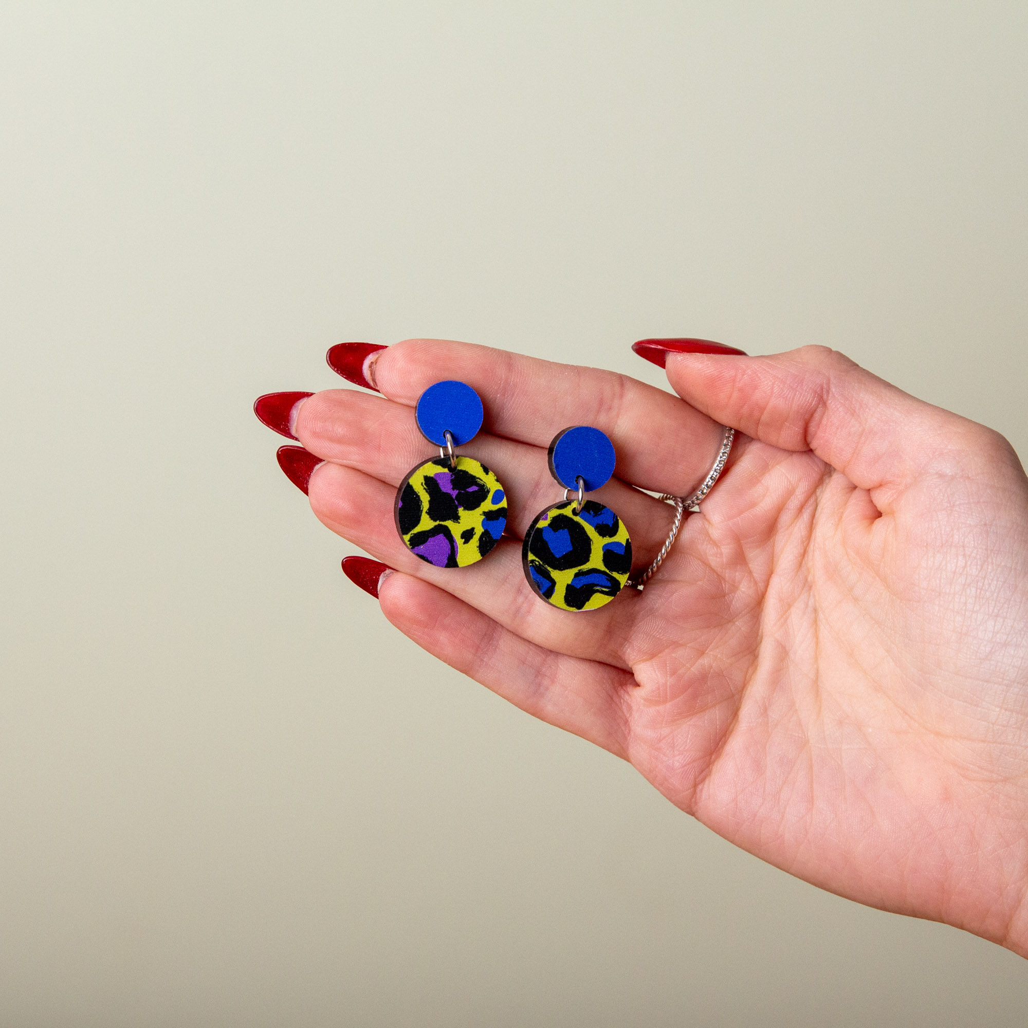 Neon Leo (Gelb) Ohrringe aus Acryl– Geometrische Ohrstecker in 6 Formen – Handgemachte Holz-Accessoires – Made in Leipzig 11 Neon Leo Ohrringe aus Acryl, geometrische Ohrringe Acryl, handgemachter Schmuck aus Leipzig, Ohrstecker Leo aus Acryl