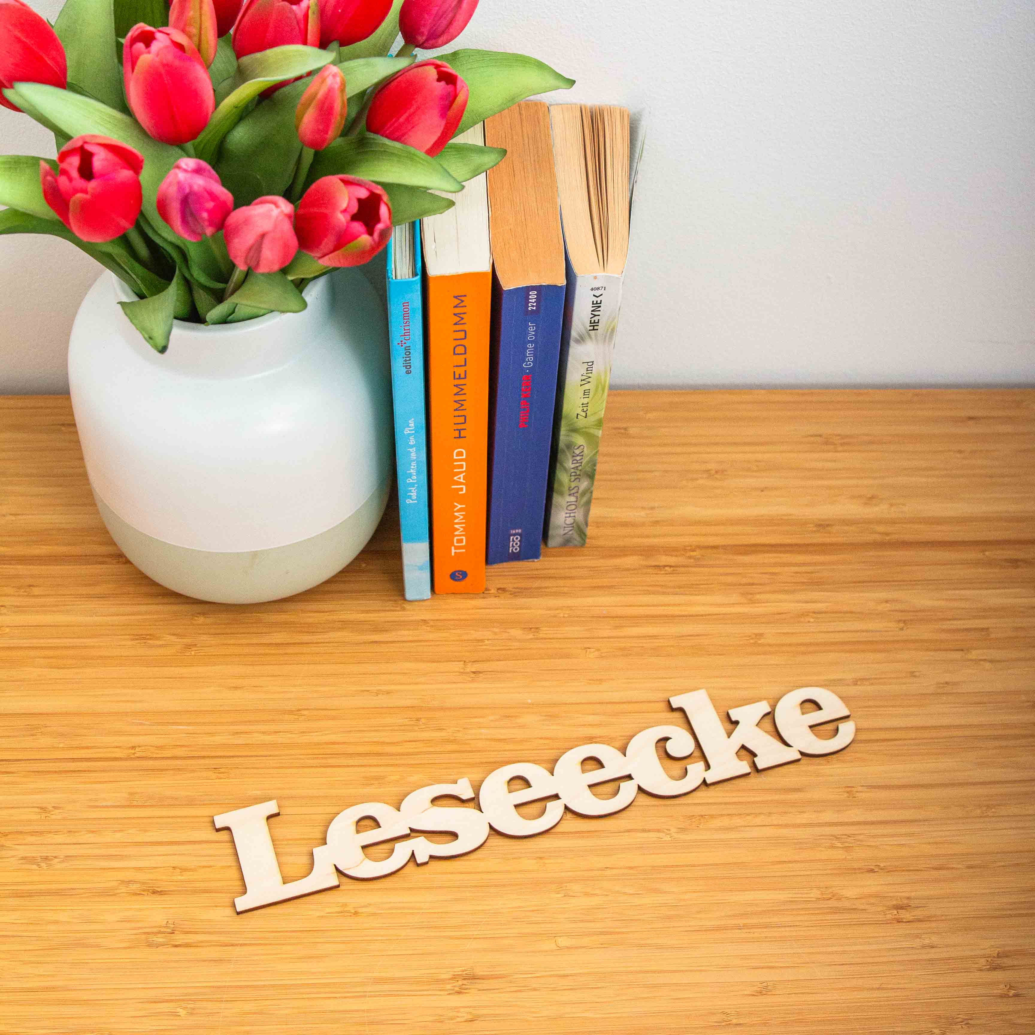 Holz-Schriftzug "Leseecke" – Personalisierter Regaltopper & Türtopper aus Birkenholz 4 Schriftzug Leseecke aus Holz zur Wandmontage. Deko der Leseecke, Wanddeko, Bookaholic, Bookstagram