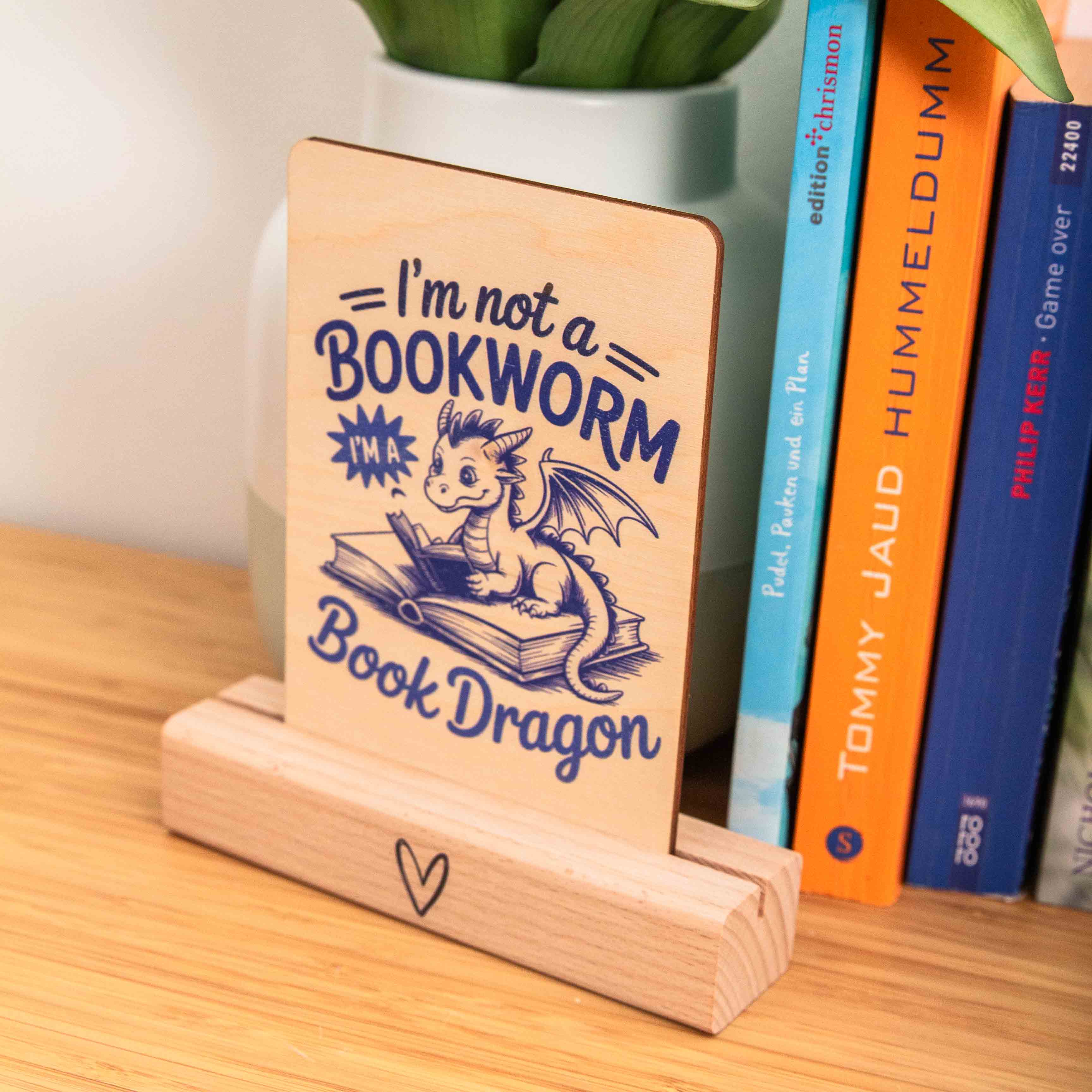 Postkarte Im not a Book Worm, Im a Book Dragon / Holzpostkarte Booklover / Bookstagram / Leseratte Postkarte mit Botschaft 1 I´m not a book worm, I´m a book dragon Holzpostkarte zum Beschreiben und verschenken