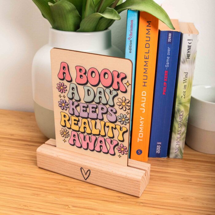Holzpostkarte A book a day keeps reality away - Typo