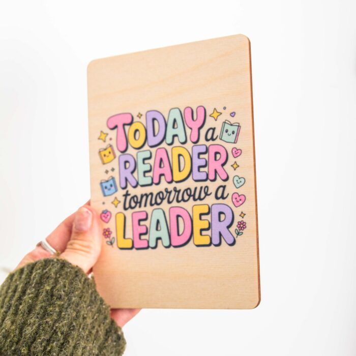 Postkarte today a reader tomorrow a leader / Holzpostkarte Bücherliebhaber / Bookstagram / Postkarten mit Botschaft