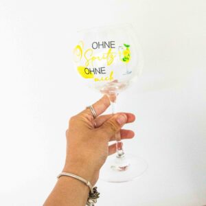 Ein A5-Bogen mit verschiedenen, detailreichen Spritz-Motiven als randlose Rub-On Sticker für Bastelarbeiten und DIY-Projekte. Its Spritz o clock, Spritz Tour, Team Spritz, Ohne Spritz ohne mich
