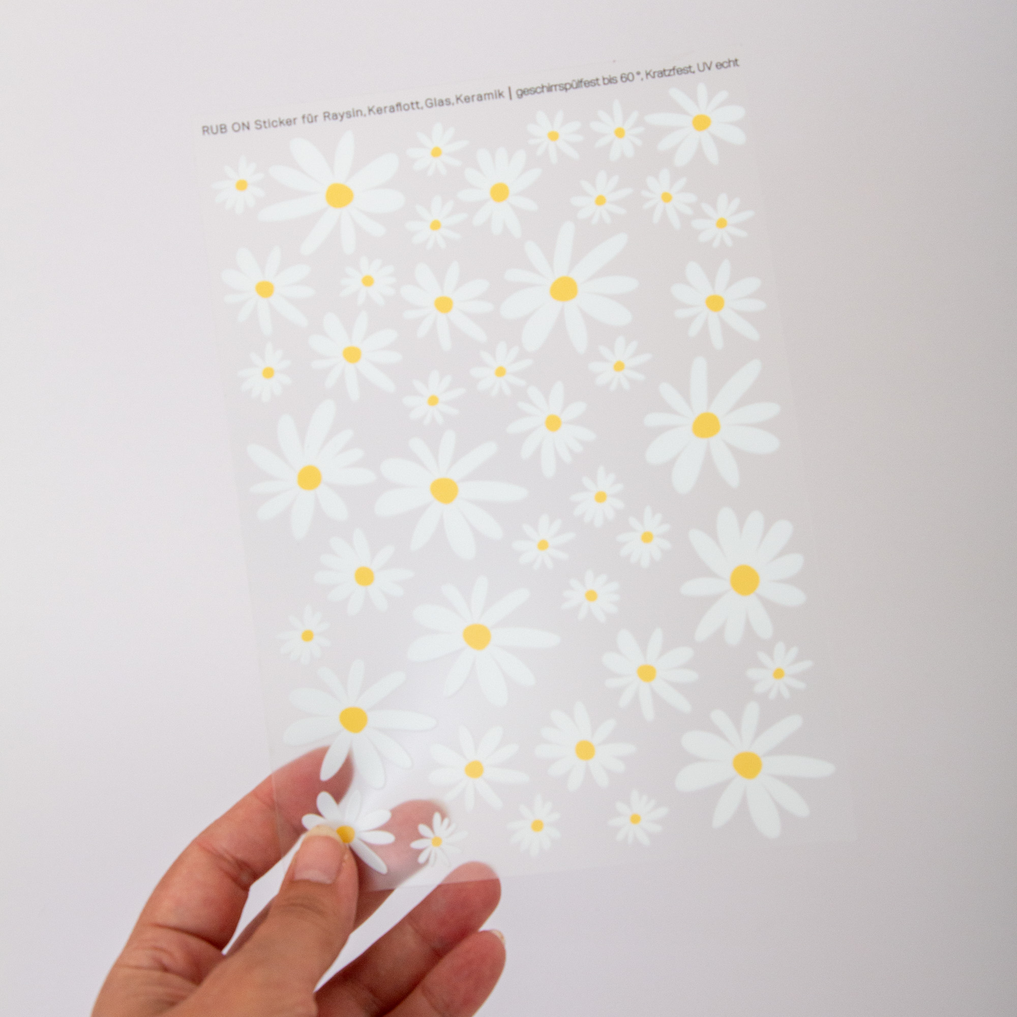 Rub-On Sticker Bogen mit Gänseblümchen Muster | Sticker mit Margeriten | Kratzfeste Motive für Gießpulver, Flaschen, Tassen u.v.m. 7 Rub On Gänzeblümchen Margertien, Aufkleber Geschirrspülfest, Kratzfest, UV beständig